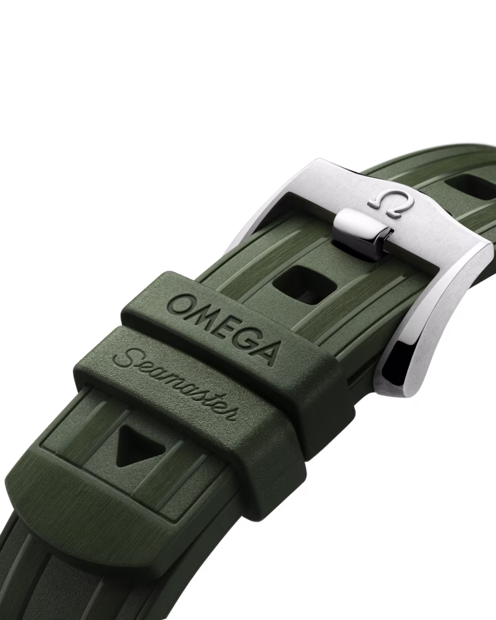 Omega Seamaster Diver 300M 42 mm, steel on rubber strap