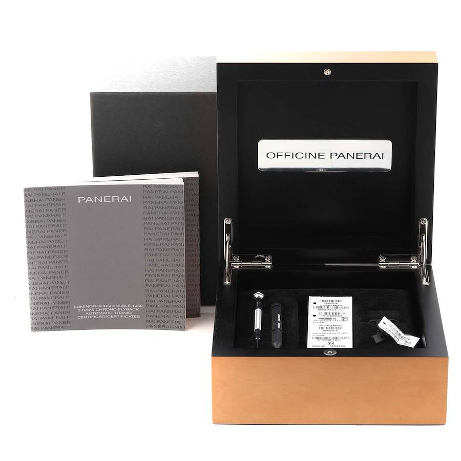 Panerai Luminor Submersible 1950 Amagnetic 3 Days Automatic Titanio 47mm Black Dial Men's Watch Pam01389