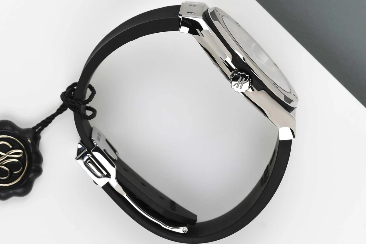 Hublot Classic Fusion 33mm Automatic Ladies Watch 582.NX.1170.RX