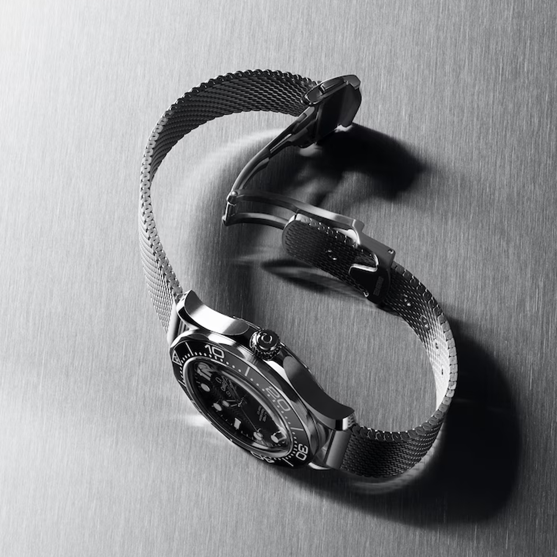 2025 Omega 210.30.42.20.01.010 Seamaster Diver 300M