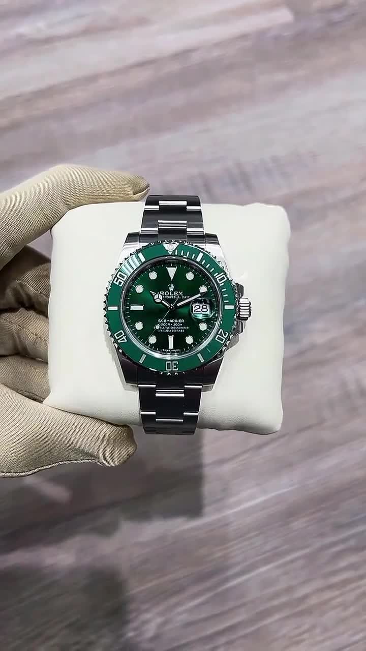 Rolex Submariner Date "Hulk" 116610LV-4572947