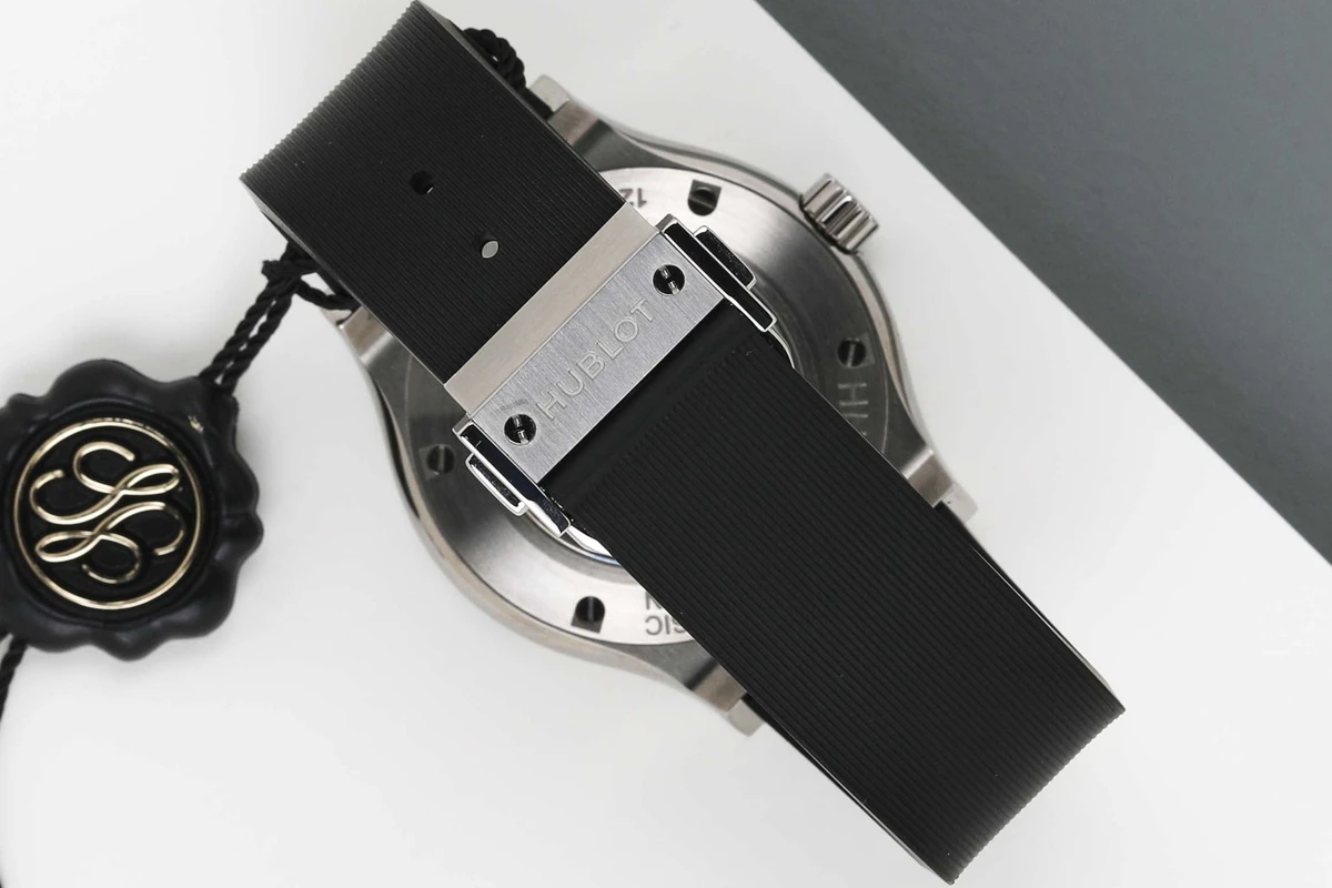 Hublot Classic Fusion 33mm Automatic Ladies Watch 582.NX.1170.RX