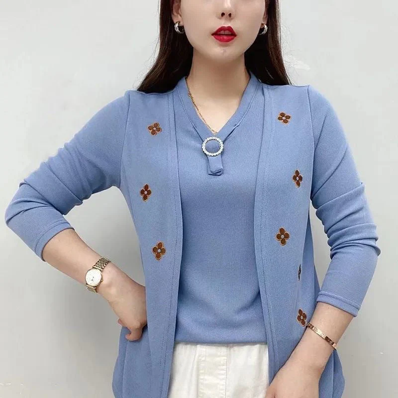 🔥Last Day Sale 49%🔥Women's Elegant Embroidered Flowers V-Neck Top