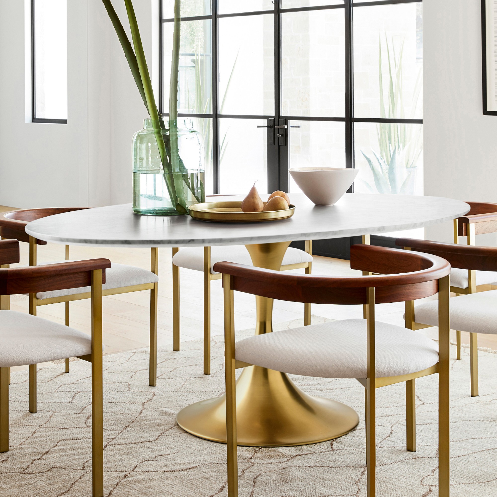 Tulip Oval Pedestal Dining Table (70