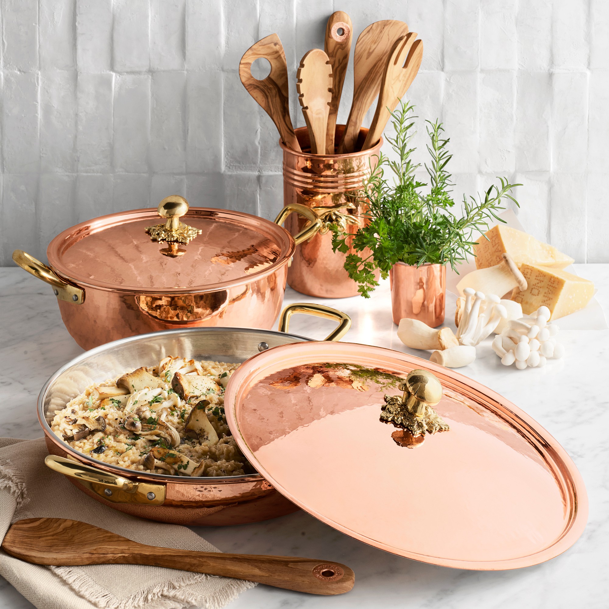 Ruffoni Historia Hammered Copper Round Wide Braiser with Mushroom Knob, 5 3/4-Qt.