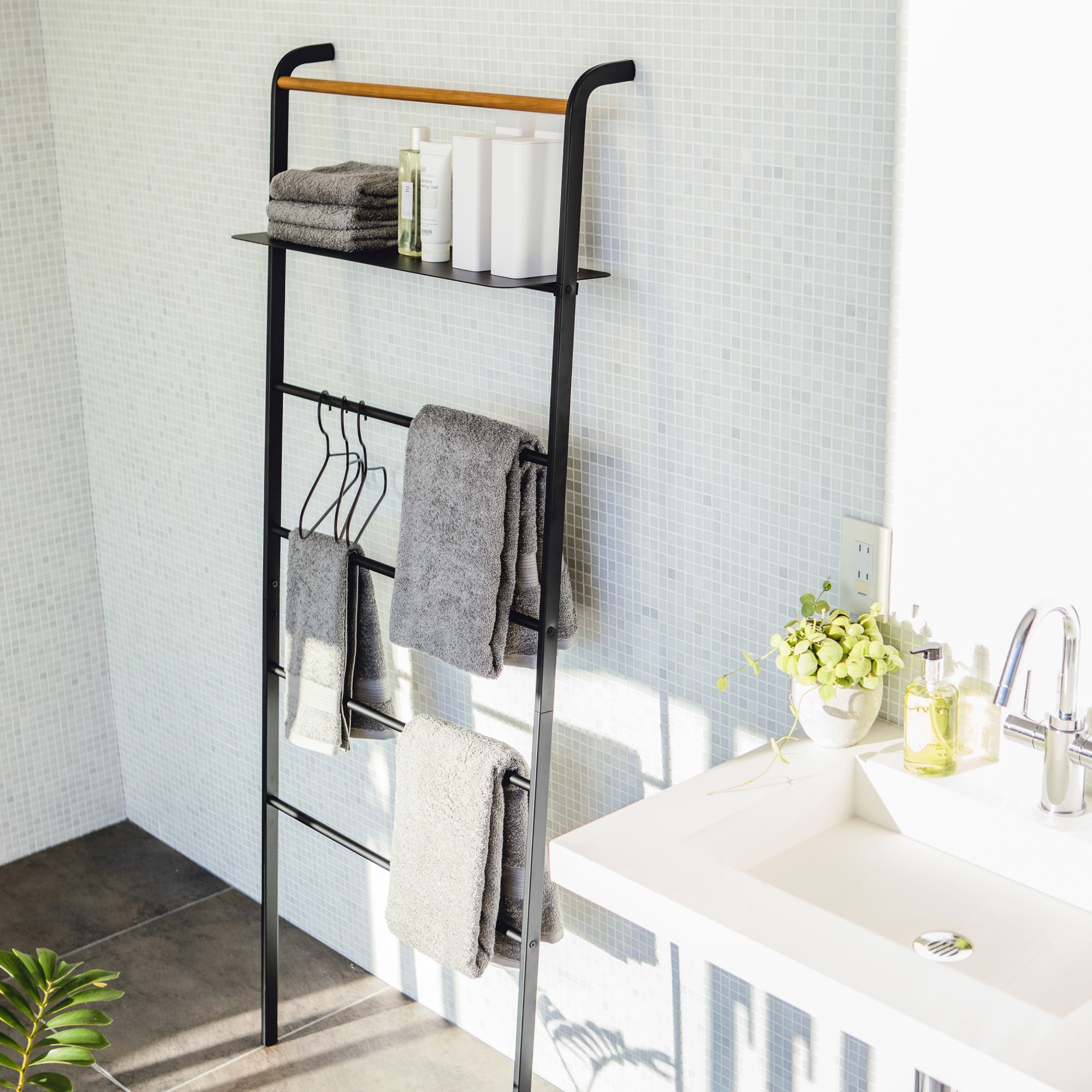 Yamazaki Home Leaning Storage Ladder
