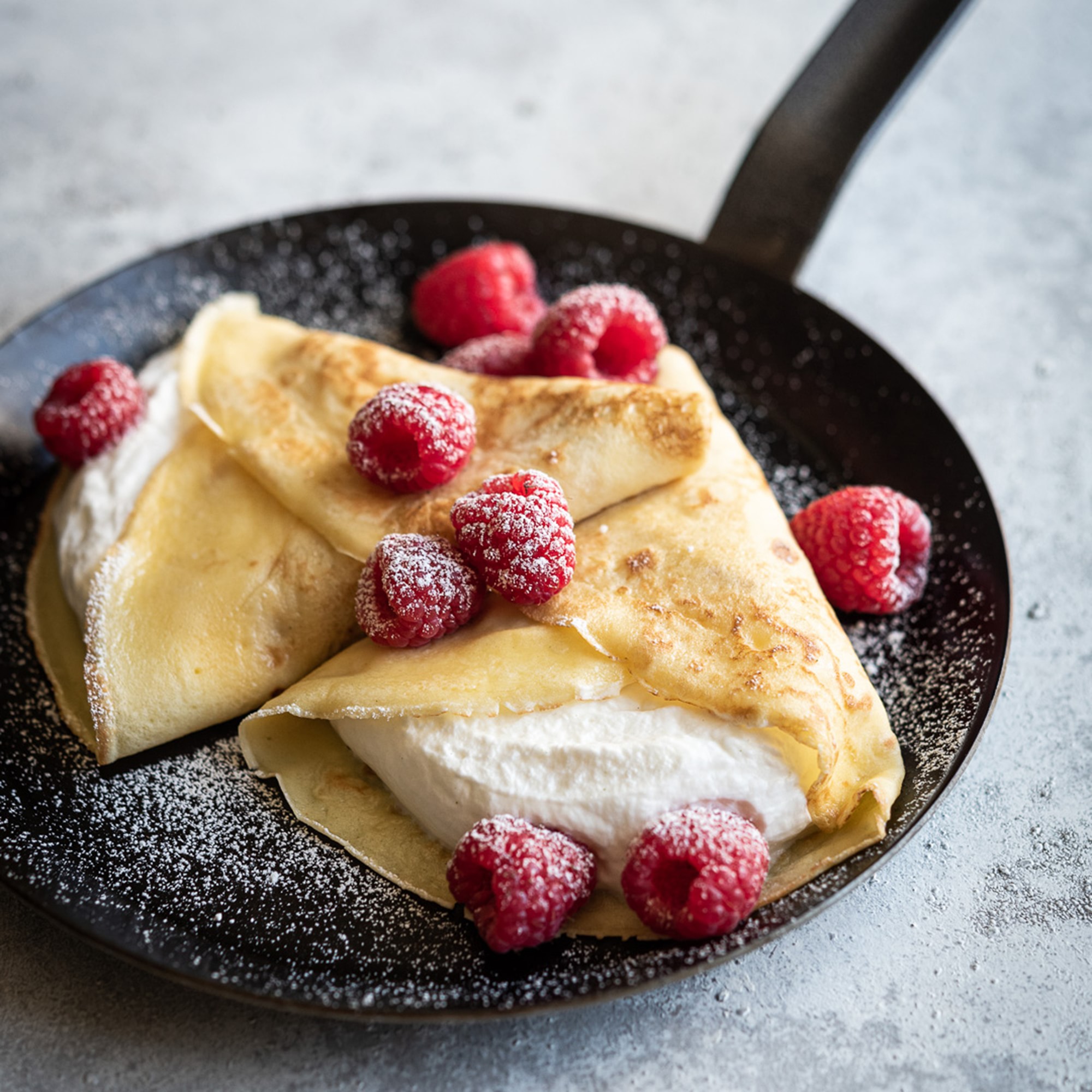 de Buyer Blue Carbon Steel Crêpe Pan, 9 1/2