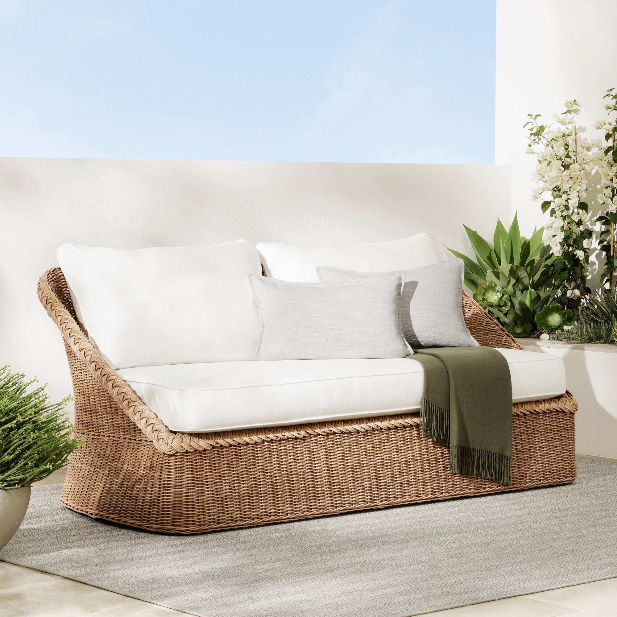 AERIN East Hampton Sofa (78