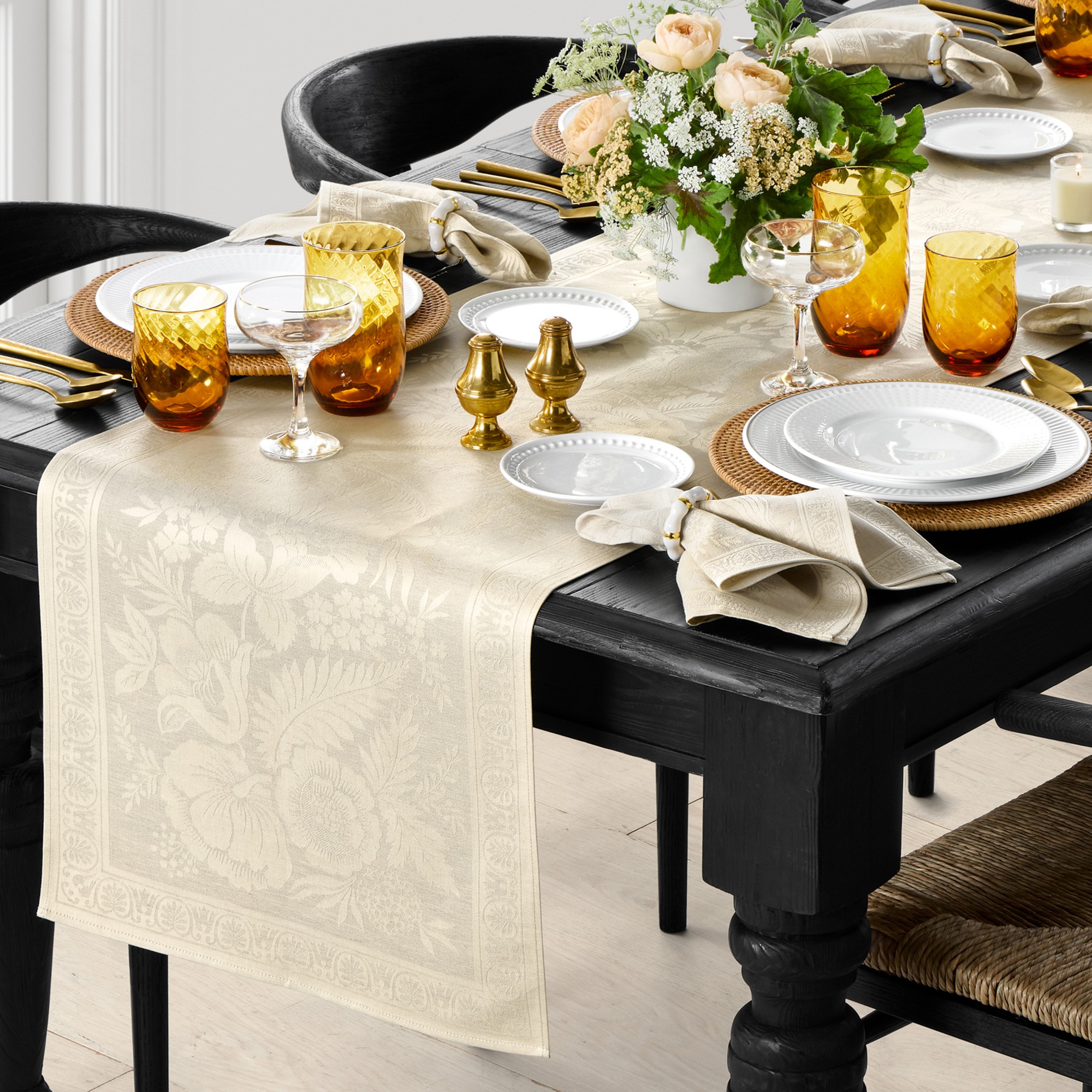 Vintage Floral Jacquard Table Runner