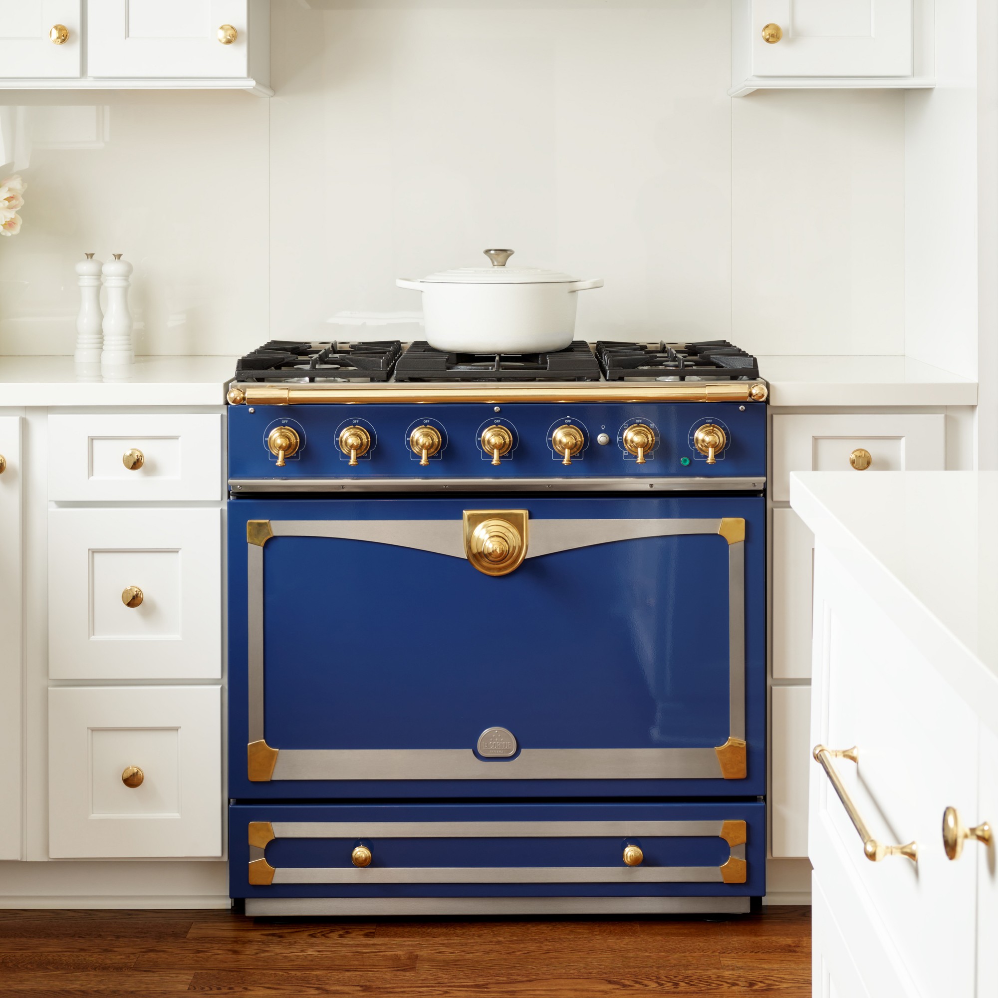 La Cornue CornuFé 90 Albertine Range & Hood