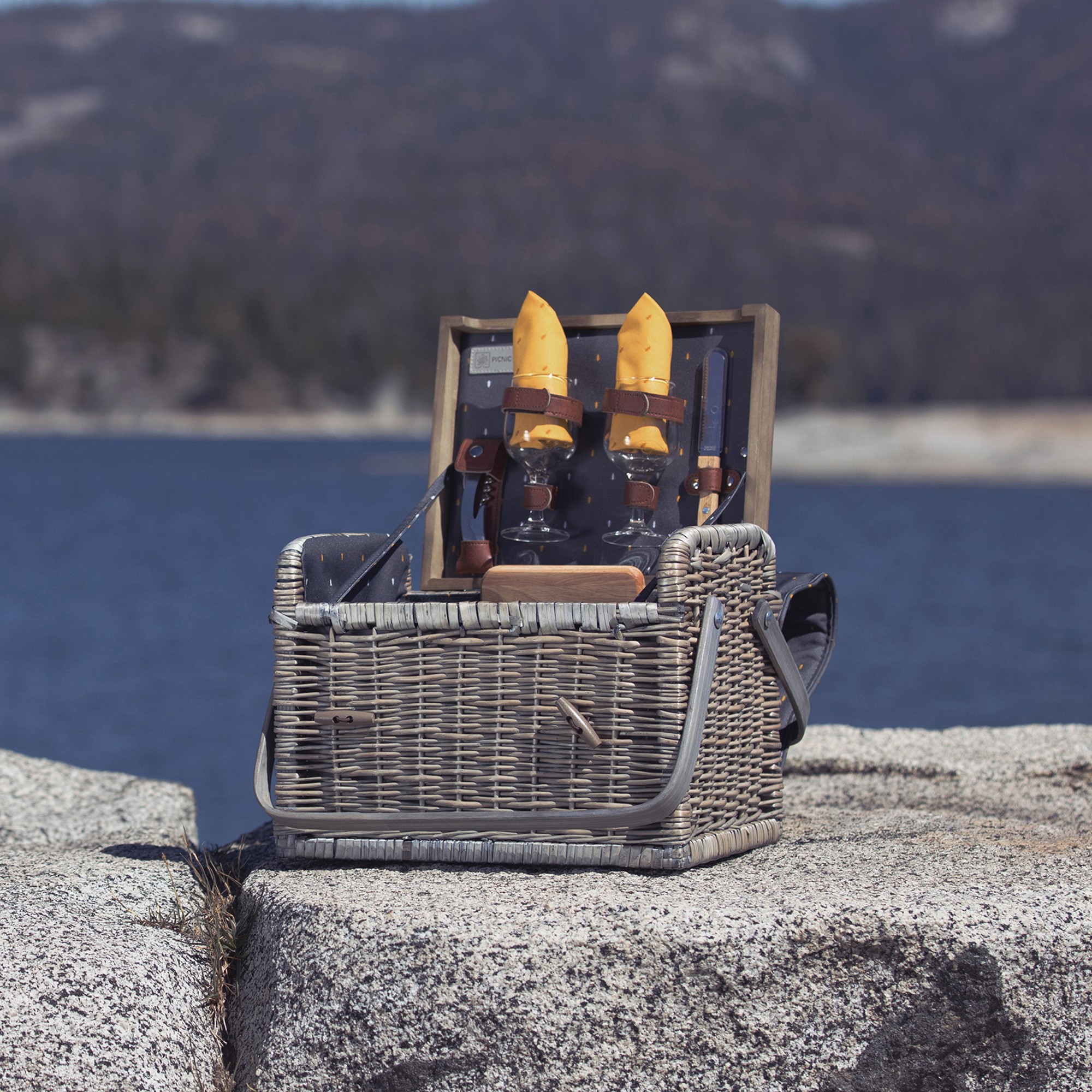 Scarlett Wine & Cheese Picnic Basket