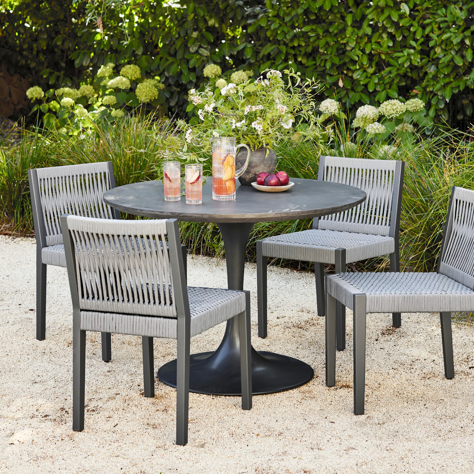 Tulip Outdoor Round Dining Table (42