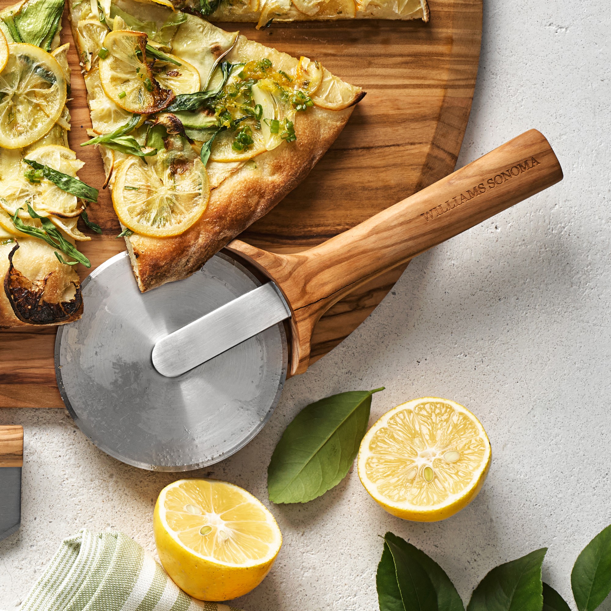 Williams Sonoma Olivewood Pizza Wheel