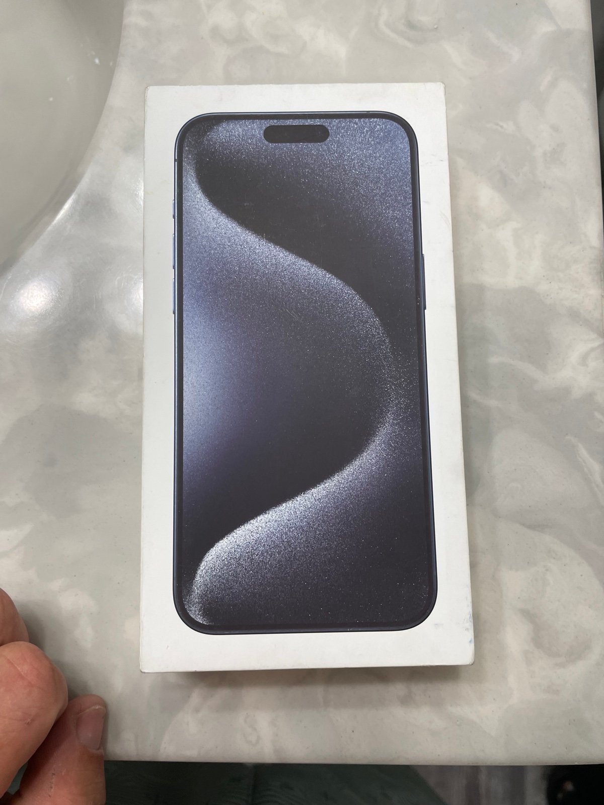 iphone 15 pro max 8Q12