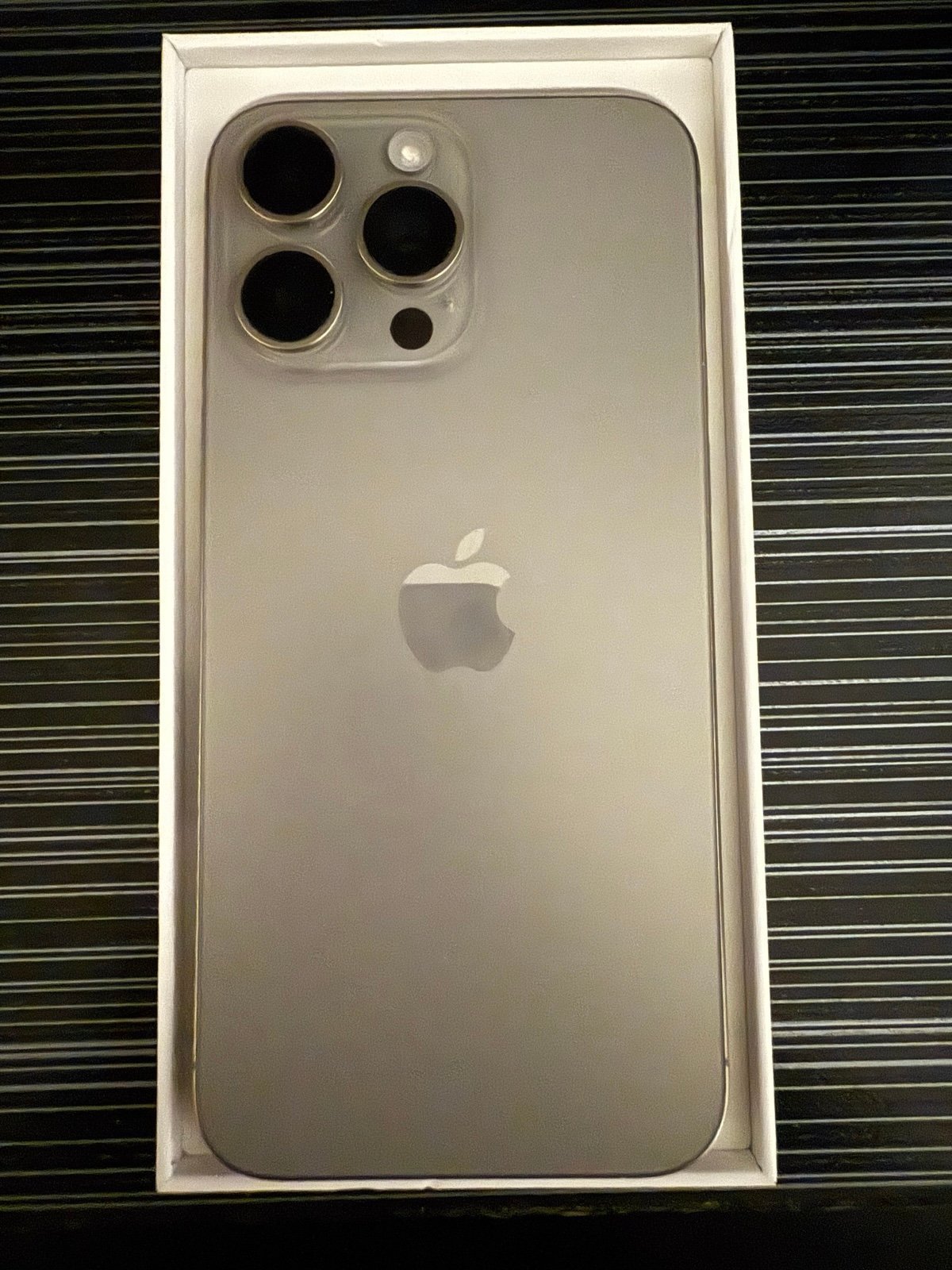 Apple iphone 15 pro max phone 7C61