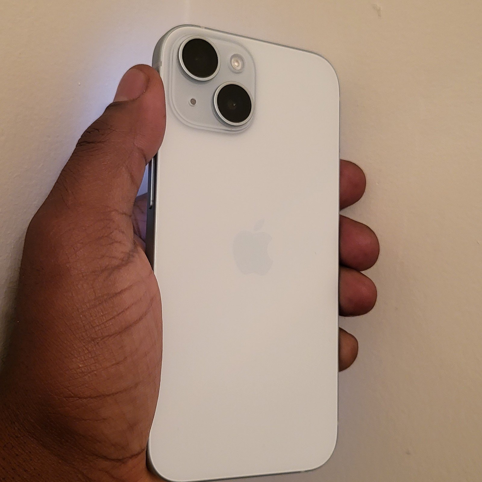 Apple iphone 15 128gb blue unlocked 5J98