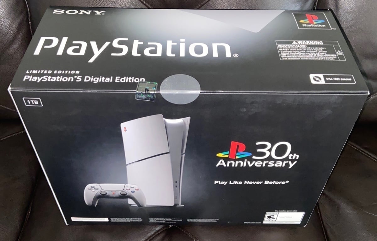 PlayStation 5 30th anniversary slim 8N12