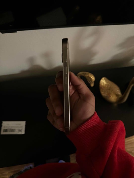 iphone 15 pro 7L67