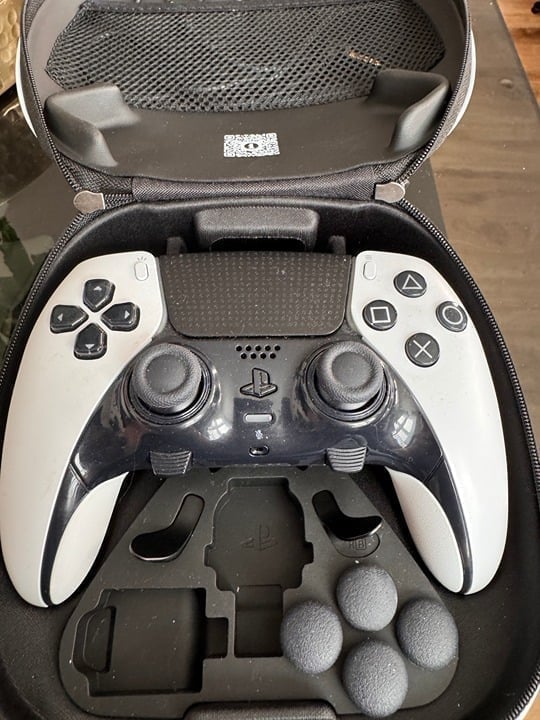 PlayStation 5 Digital Edition Back and White Skins & Dual Sense Edge controller 1S53