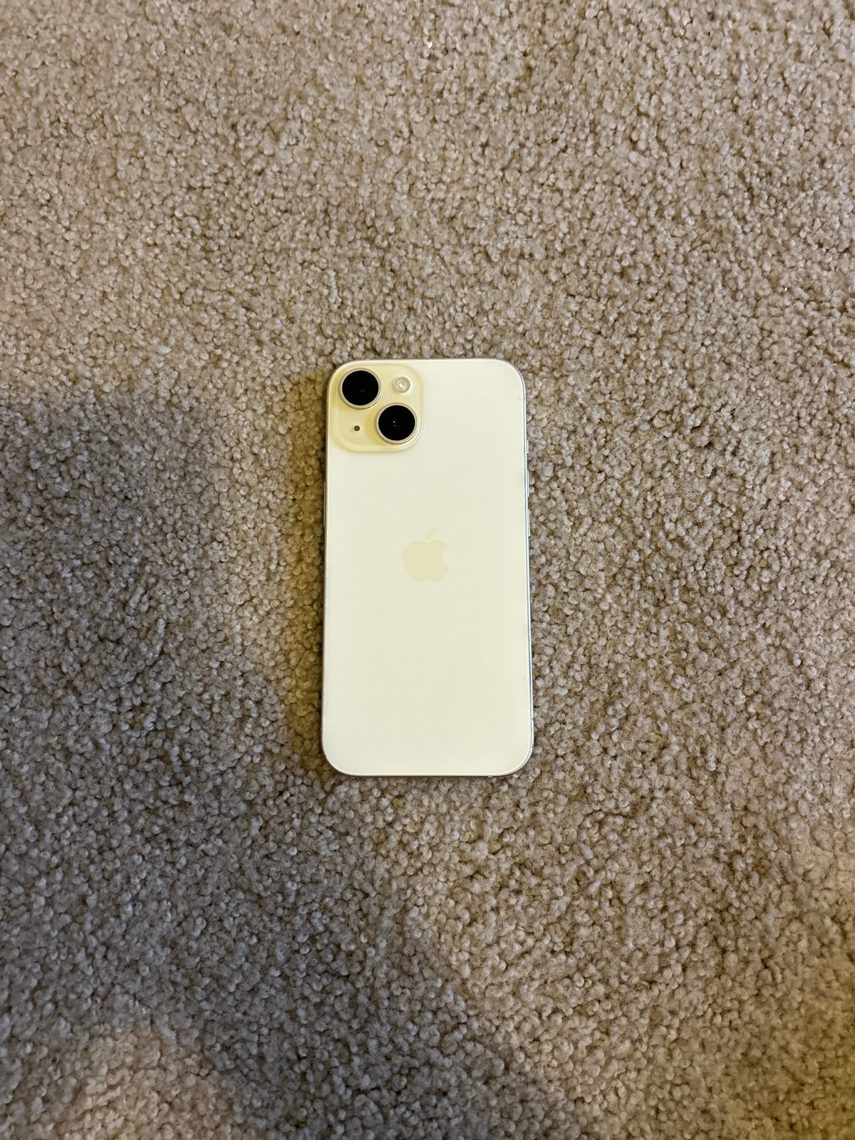 iPhone 15 8Q83