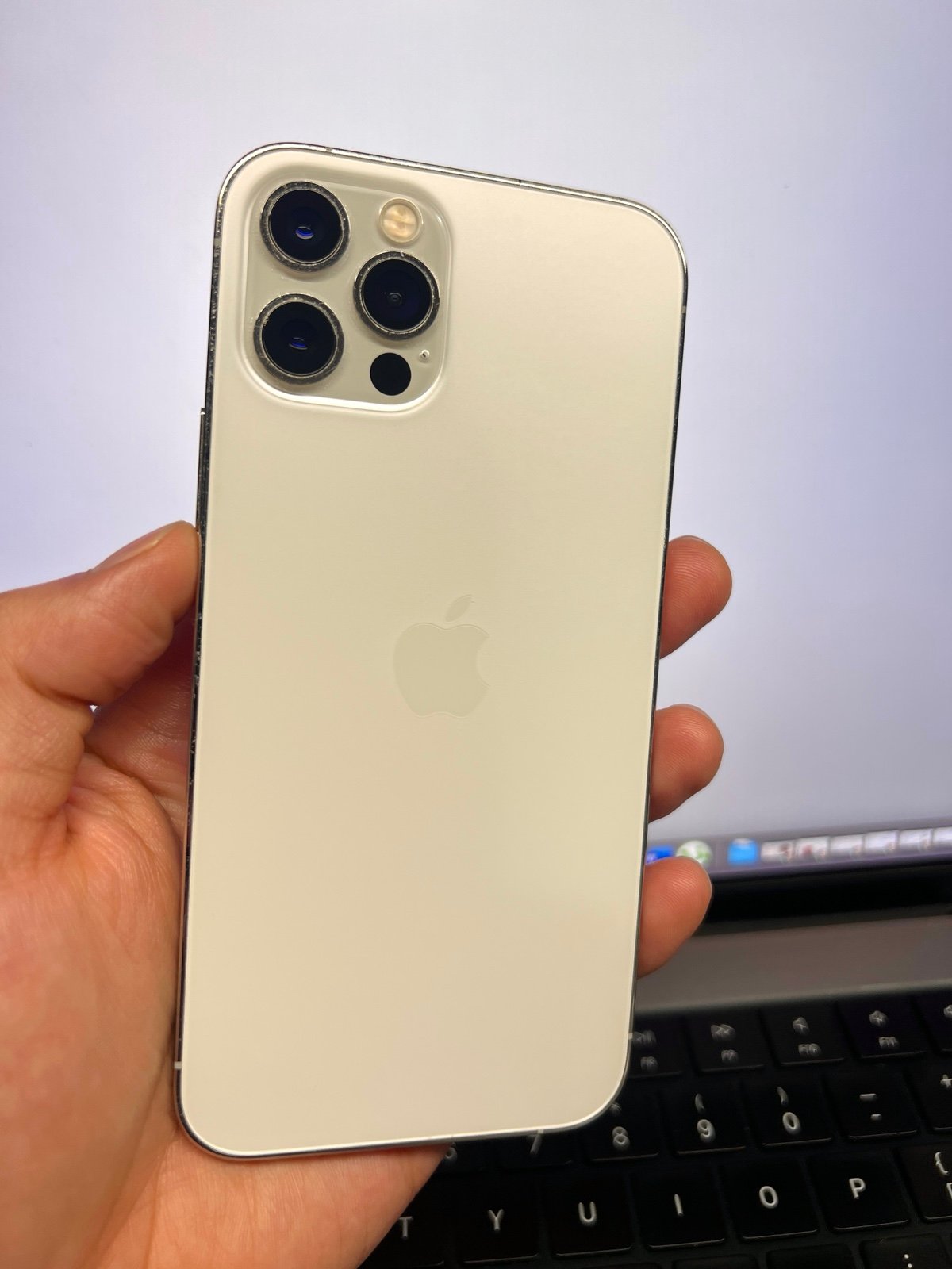 Apple iPhone 12 Pro 256GB Factory Unlocked White / Silver #20086 7K99