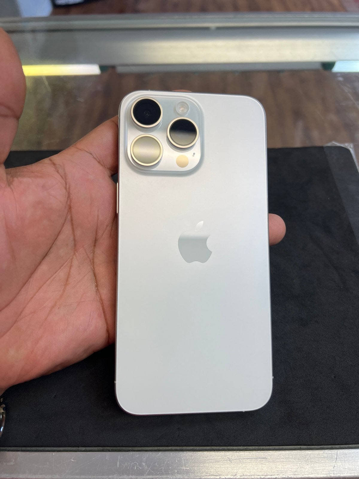 iPhone 15 pro max 512GB midnight white titanium factory unlocked 9K23