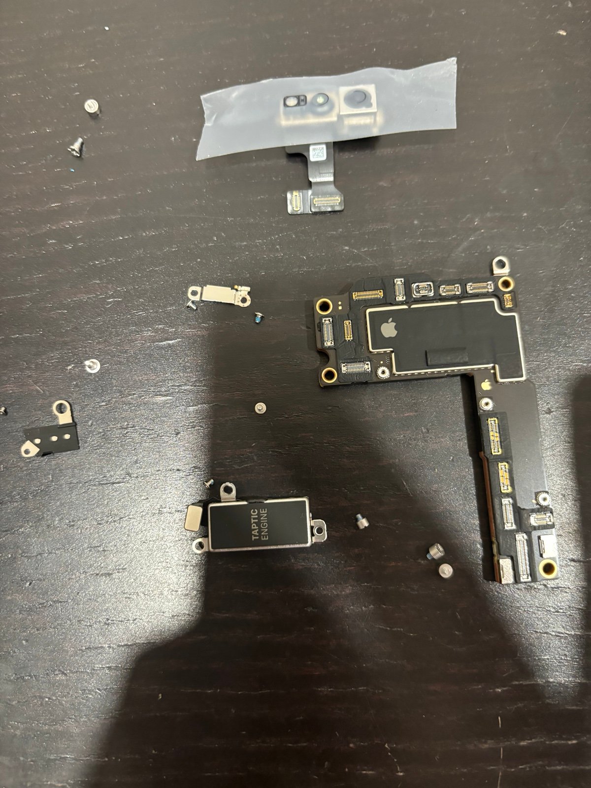 iPhone 16 Parts 2B19