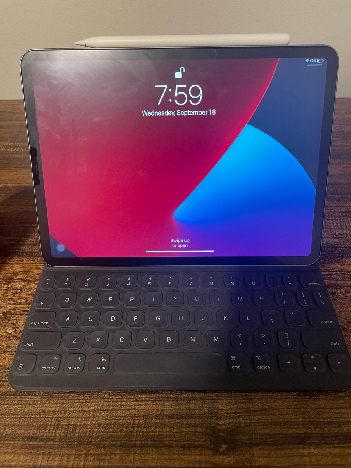 Apple iPad Pro 11in w/Keybord Folio+Apple Pencil - 64 GB Space Gray 1st Gen 2018 9E99
