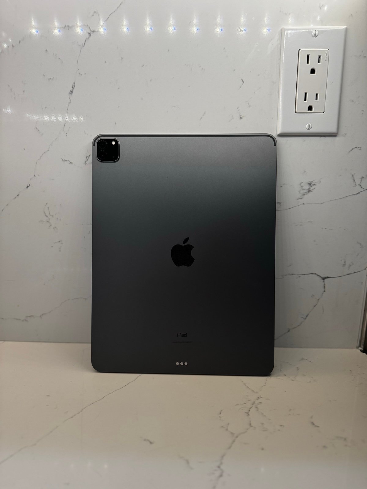 Apple iPad Pro 5th Generation 1 TB in Space Gray 6G18