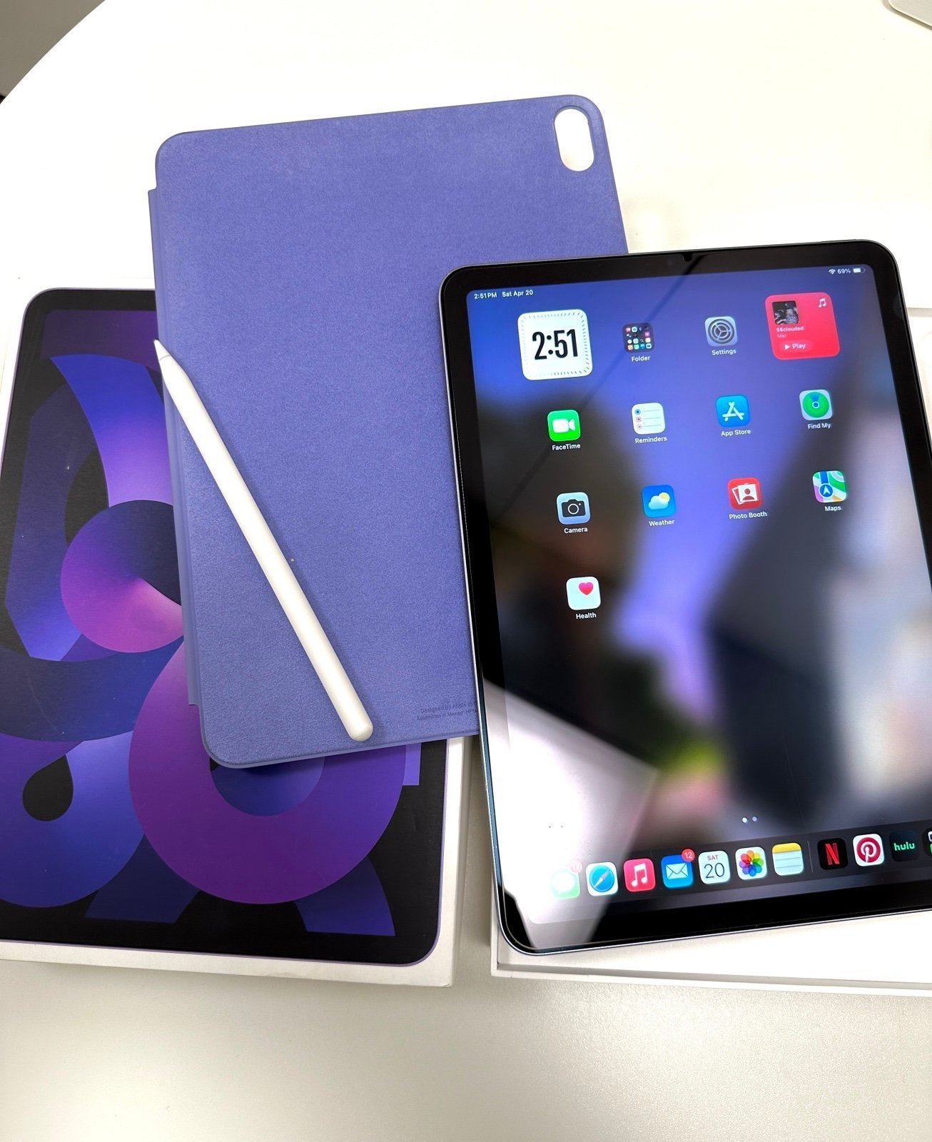 Apple iPad Air 5th Generation 64 GB in Purple 6L91