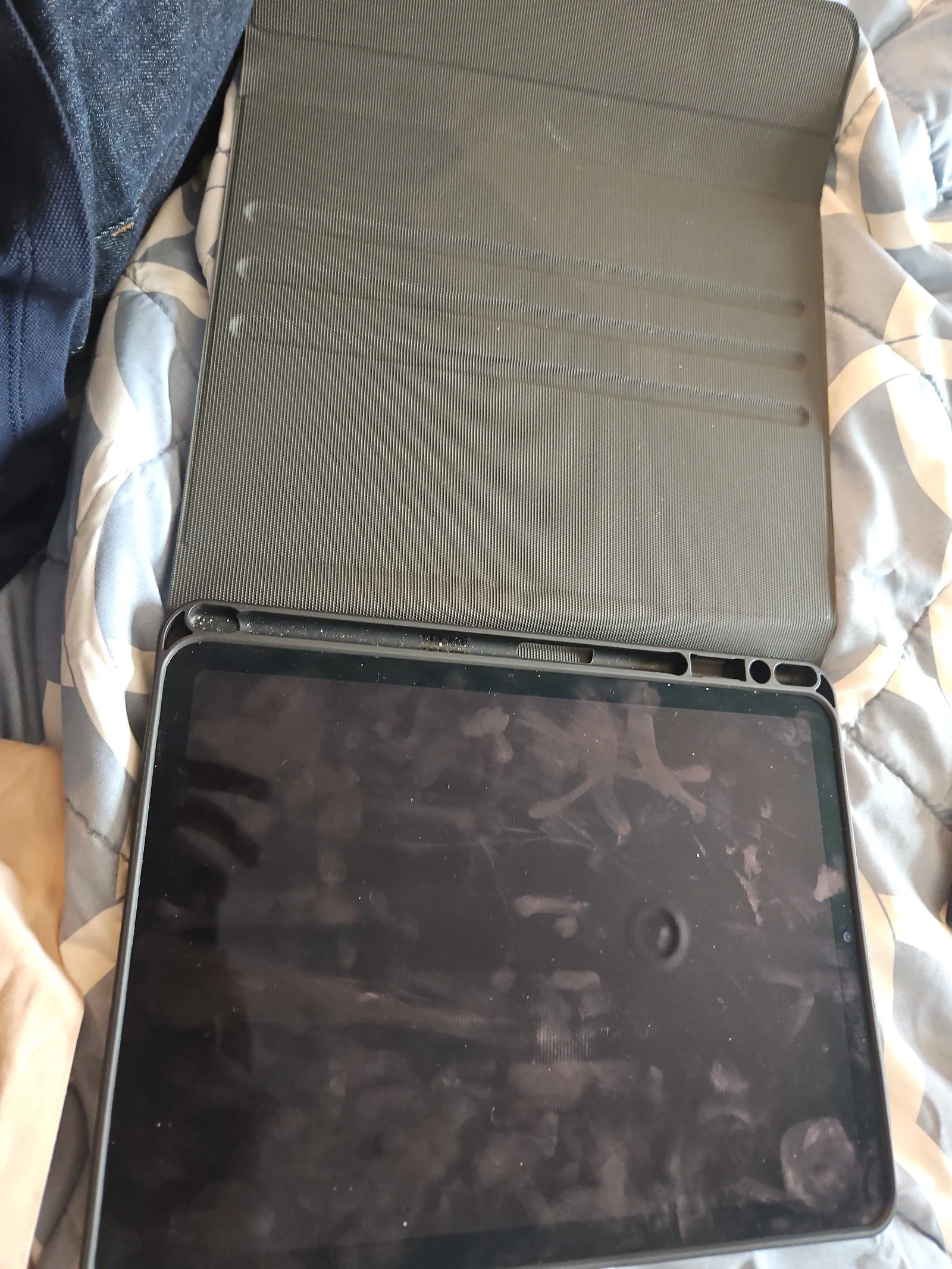 Apple iPad Air 5th Generation 64 GB in Space Gray Cellular & WiFi 5W67