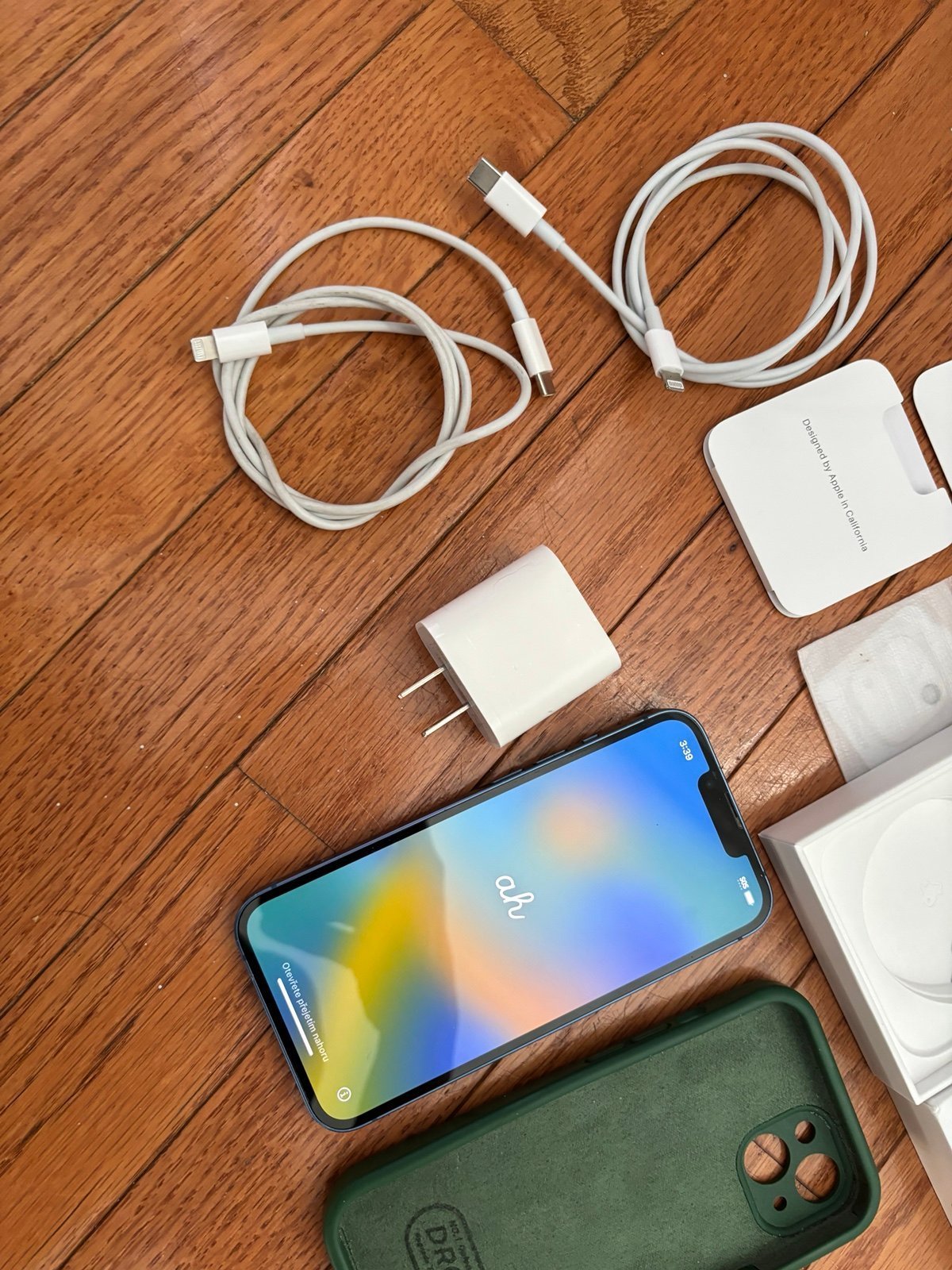 Unlocked Apple iPhone 13 128 GB in Blue UNLOCKED 8S96