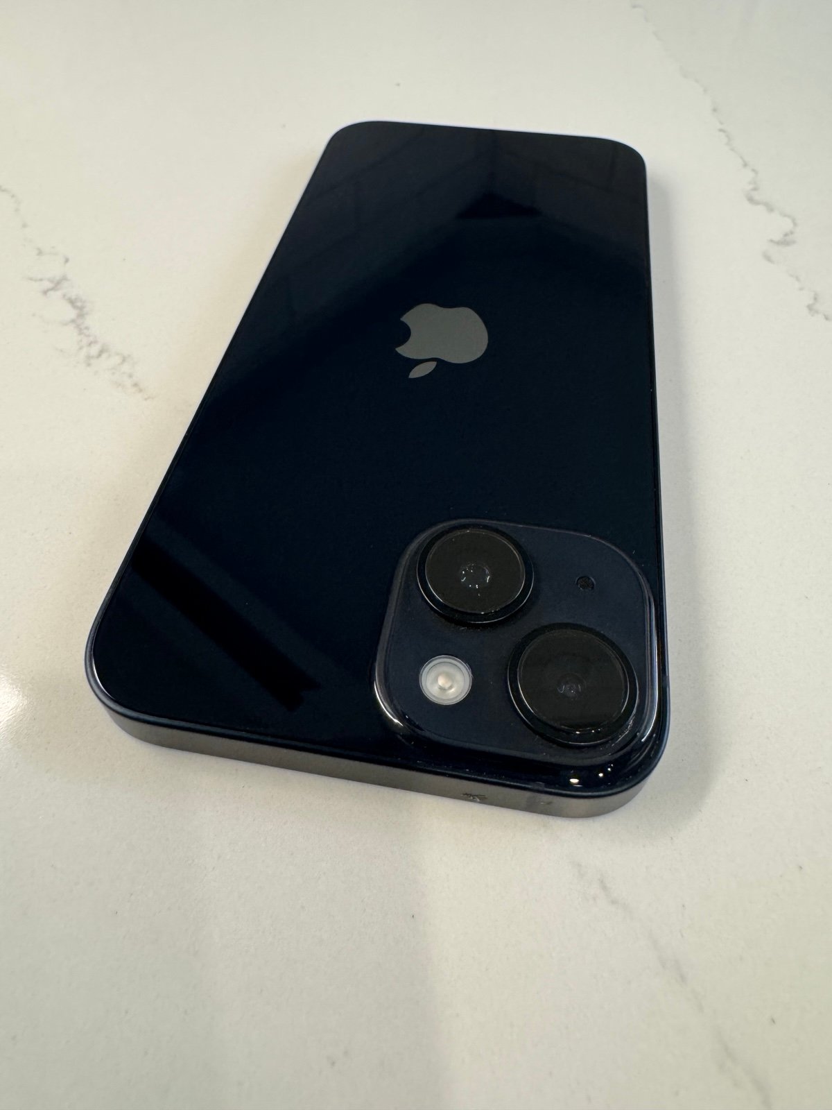 Apple iPhone 14 128 GB in Midnight - Unlocked 3H51