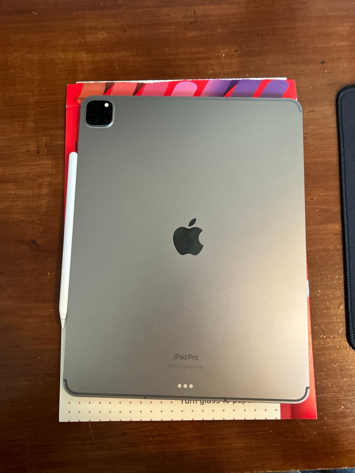 IPad Pro 6th generation 128gb WIFI + Cellular Bundle 2G28