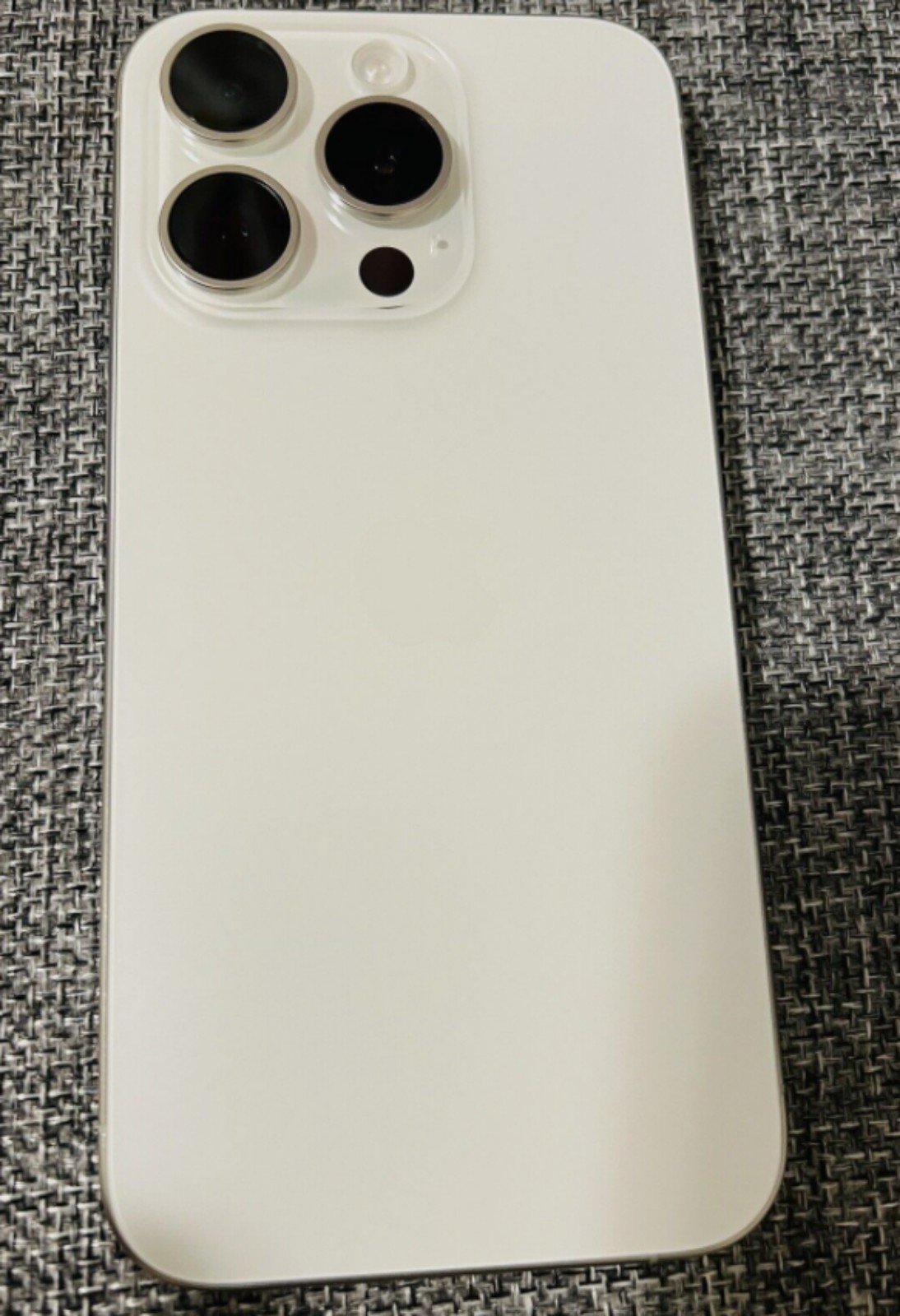 Apple iPhone 15 Pro - 128 GB - White Titanium Unlocked 1U39