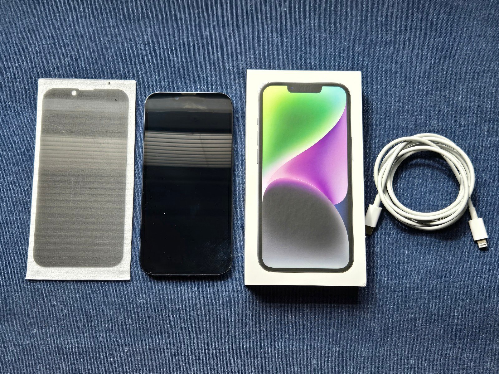 Apple iPhone 14 Unlocked 128GB Midnight Comes With Screen Protector and Charger 2S11