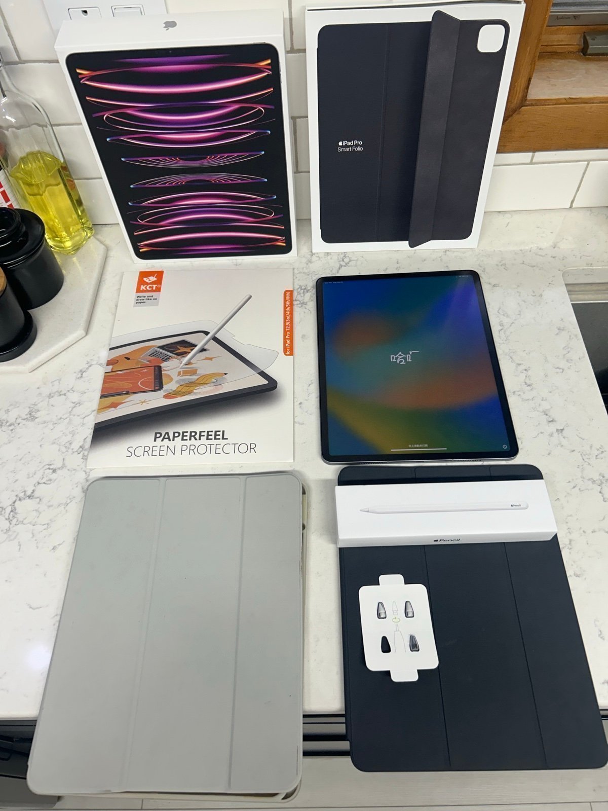 iPad Pro w/ Apple Pencil & Smart Folio Case Bundle (GREAT CONDITION!) 5S76