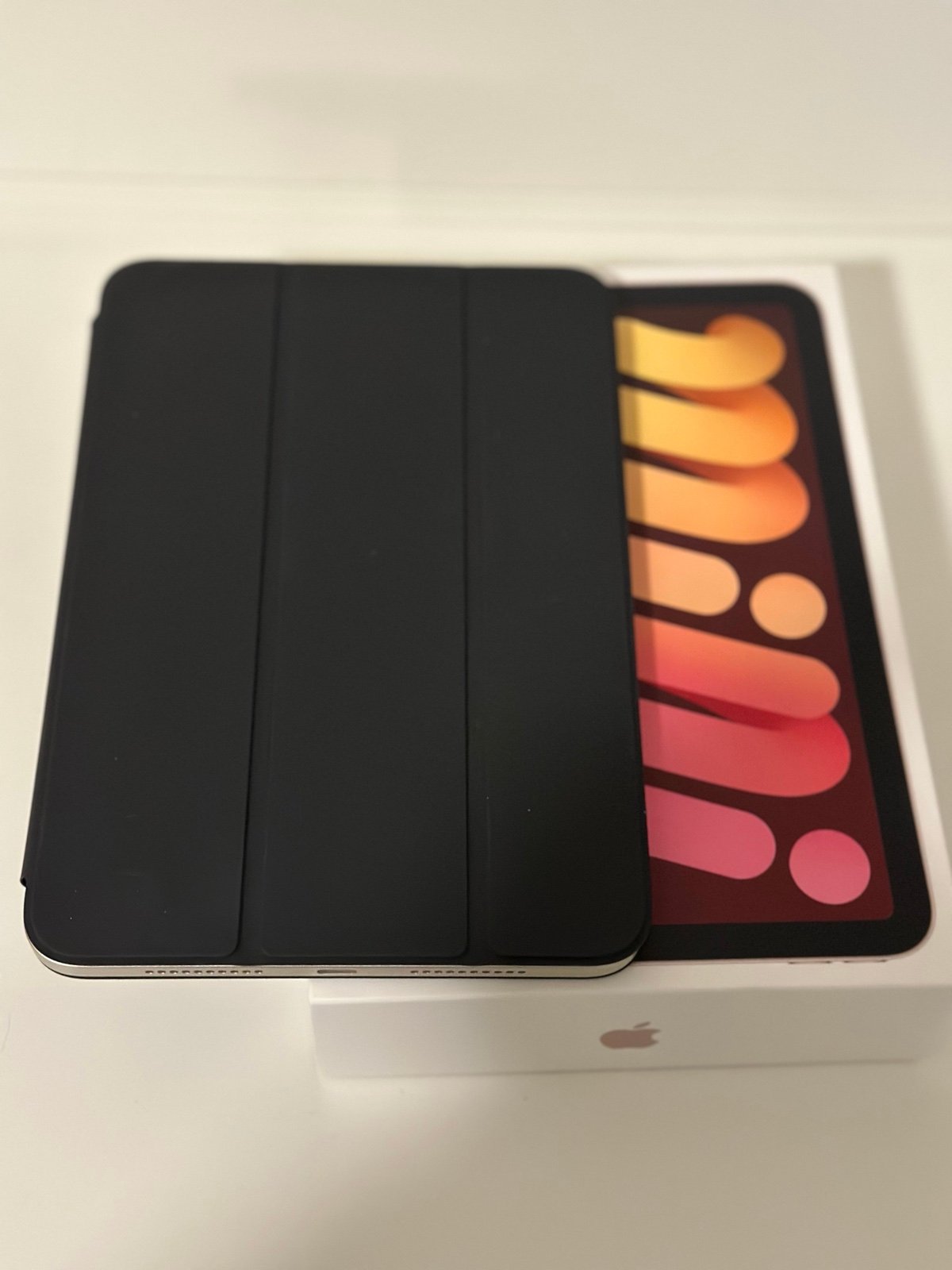 Apple iPad Mini 6th Generation- (Starlight) 64 GB & Original Apple Folio case 1N26