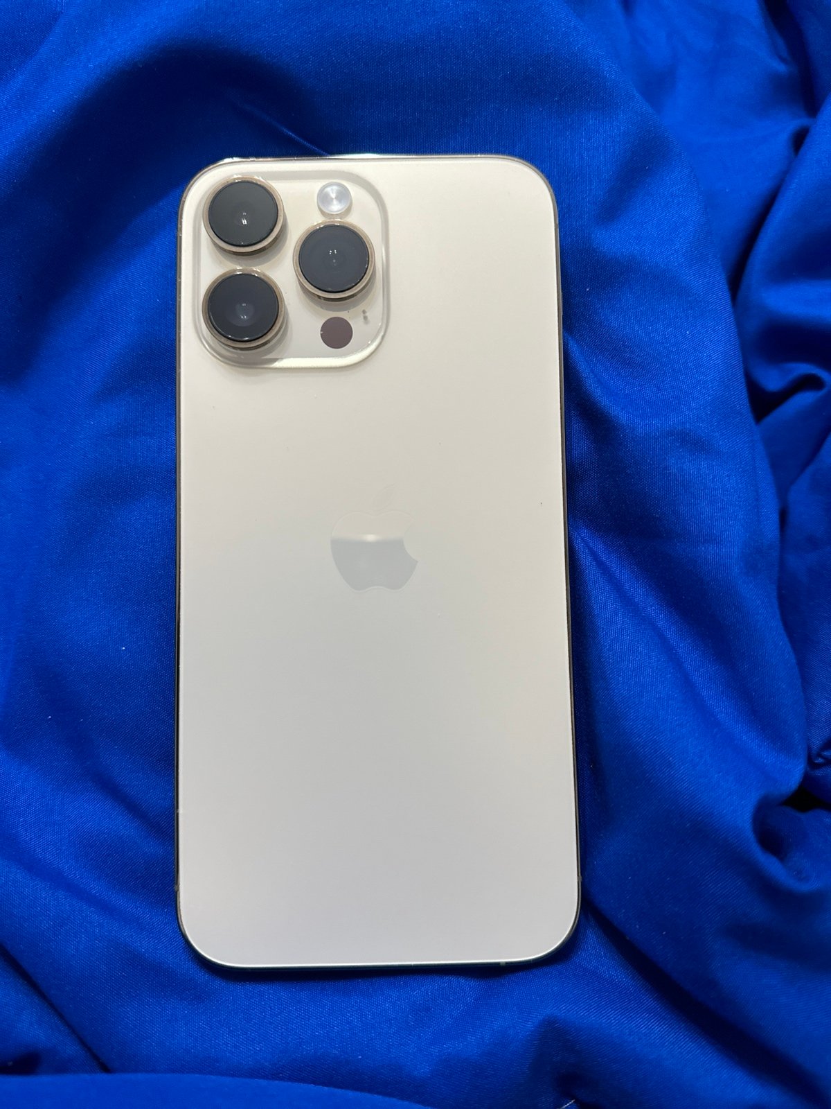 Gold iphone14 pro max 8F97