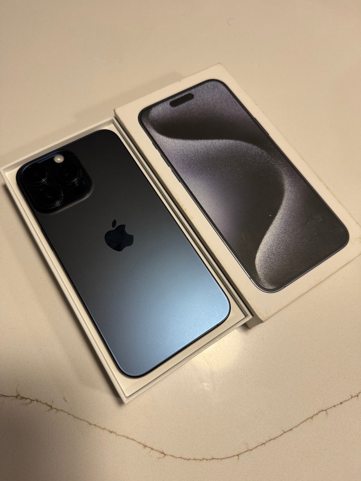 iPhone 15 PRO MAX 256G UNLOCKED 3E93