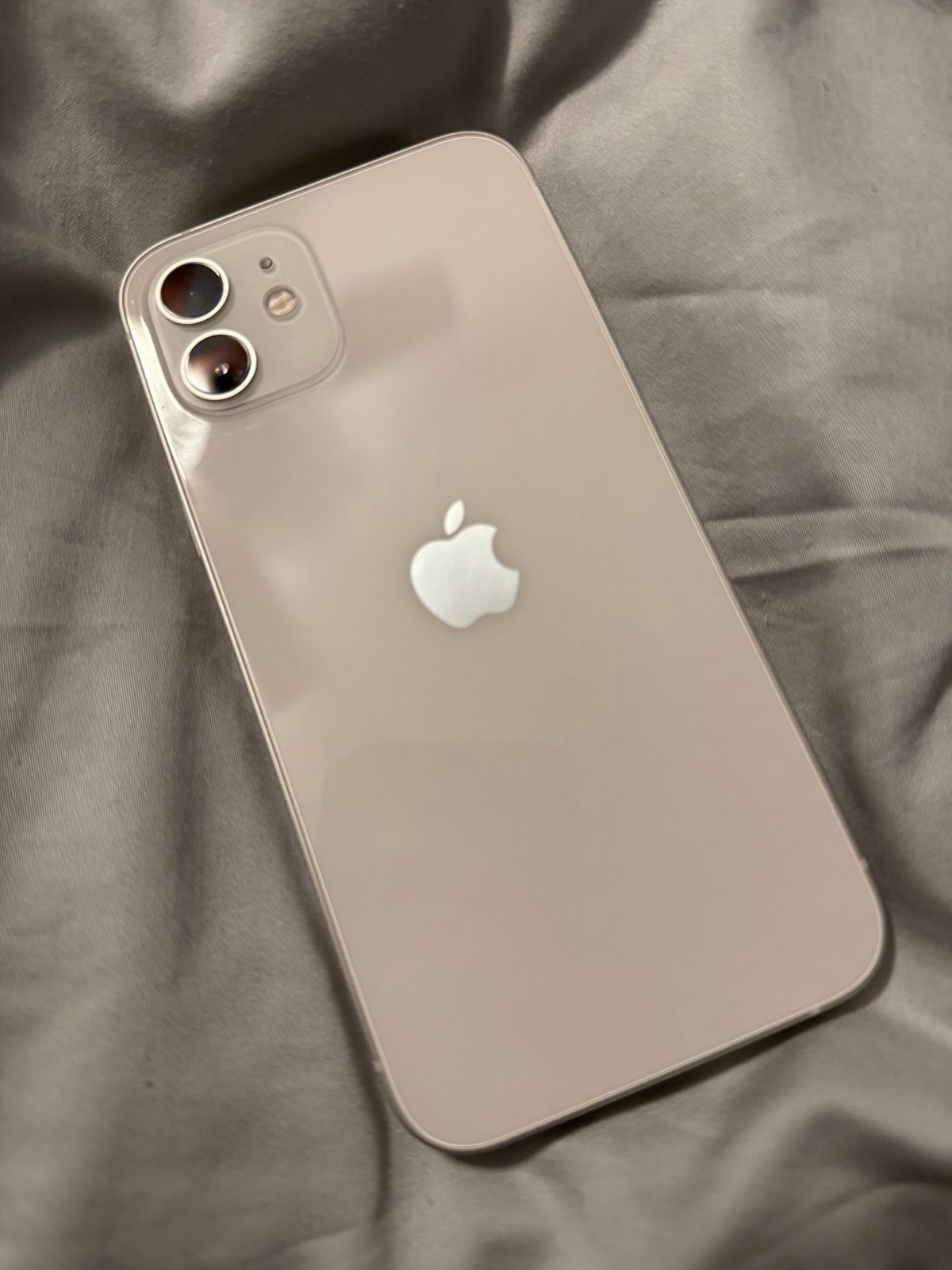 SOLD - Apple iPhone 12 64 GB in White for Unlocked