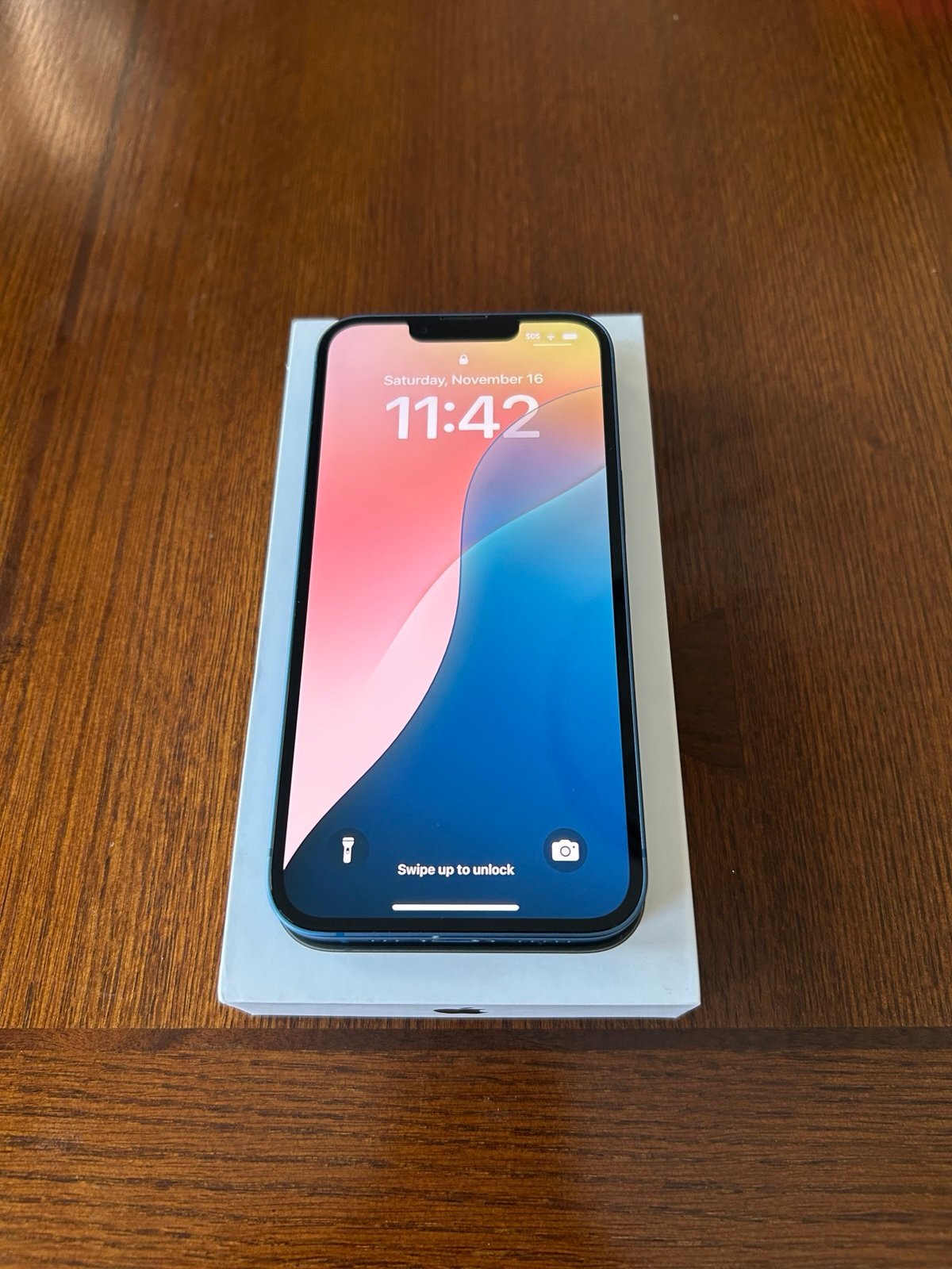 iphone 13 unlocked 128 GB + box and new charger 9Z23