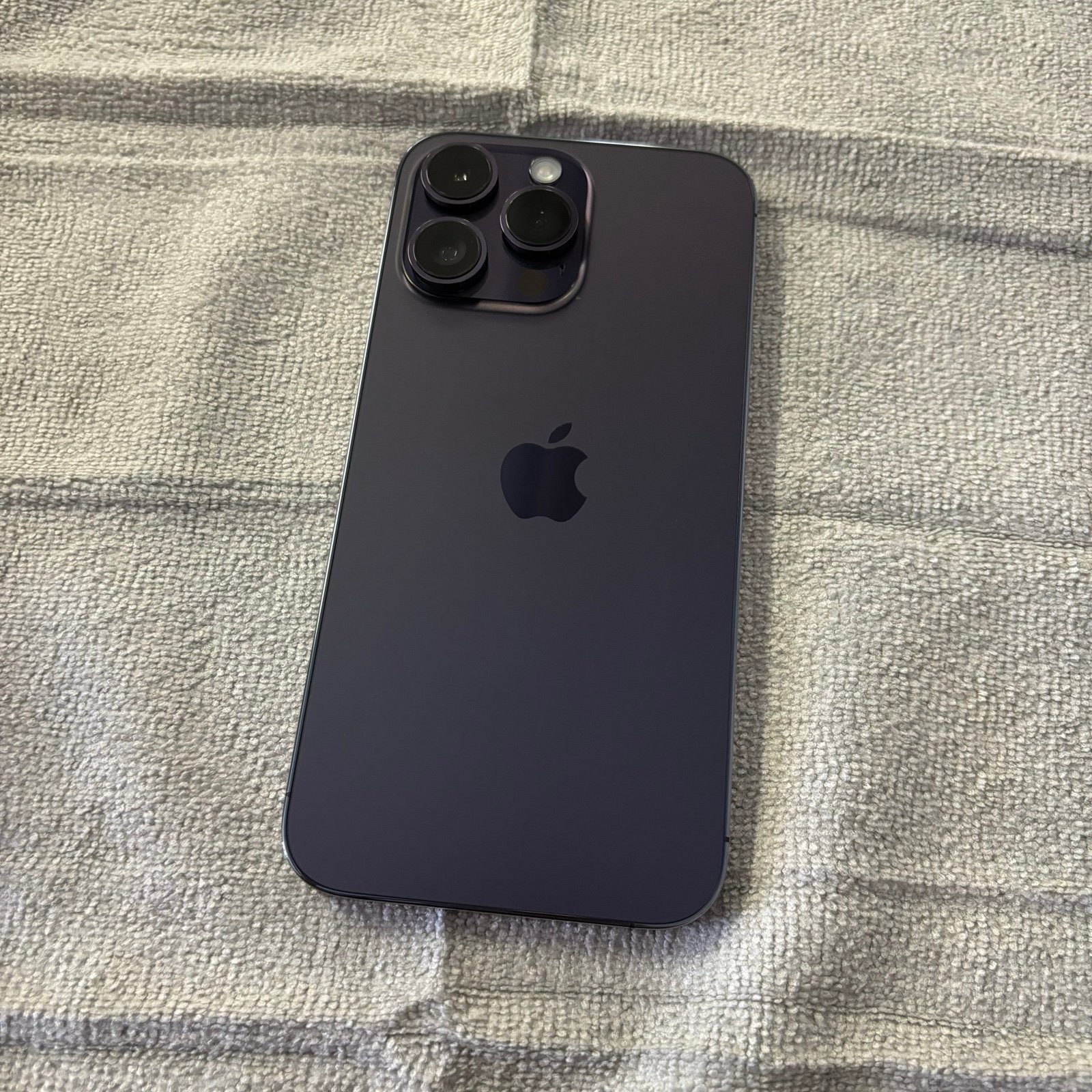 Apple iPhone 14 Pro Max in Deep Purple 5S91