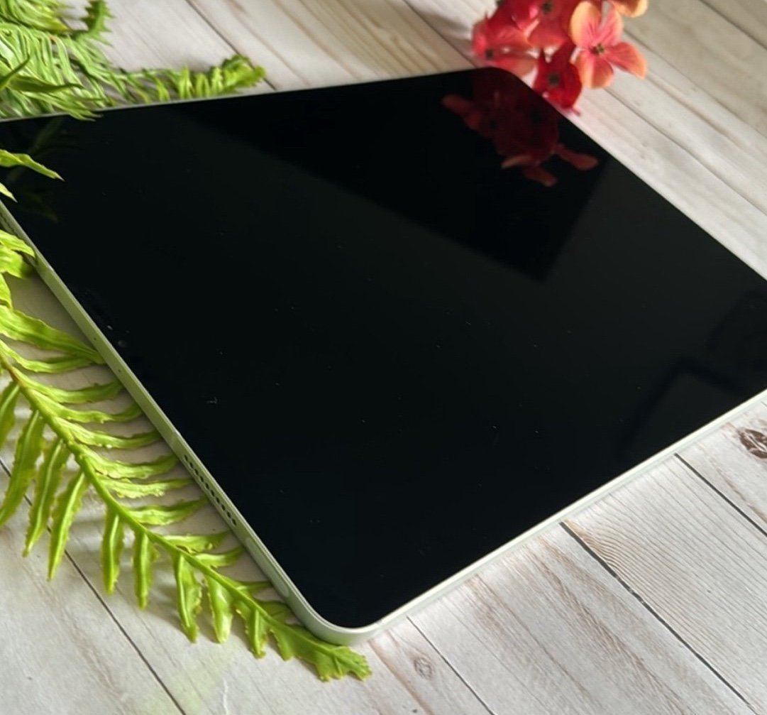 Apple iPad Pro 12.9-inch (6th Gen) 128 GB WI-FI + Cellular and Apple Pencil 5O65