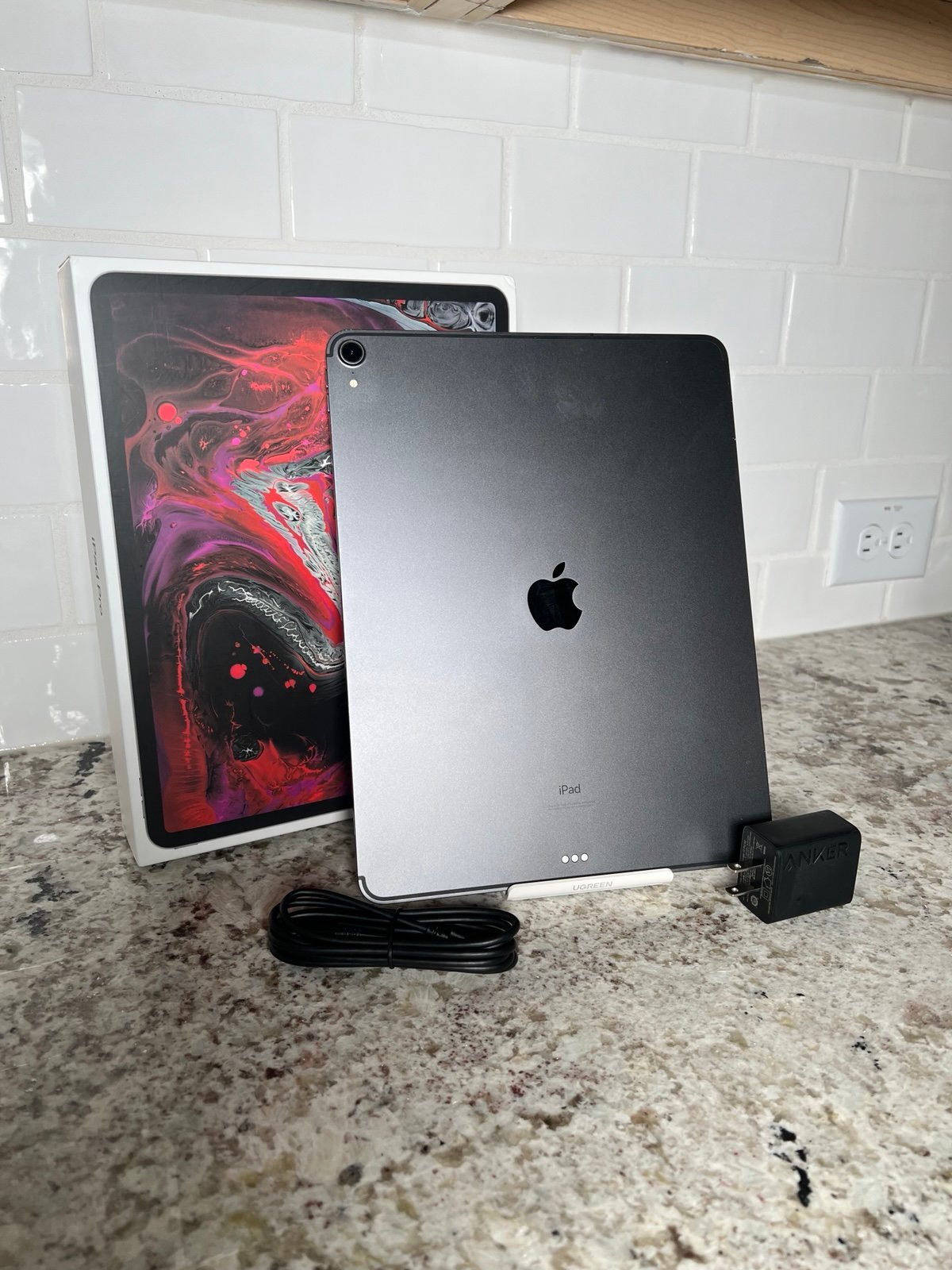 Apple iPad Pro 3rd Generation 256 GB in Space Gray Cellular FACTORY UNLOCKED 8W31