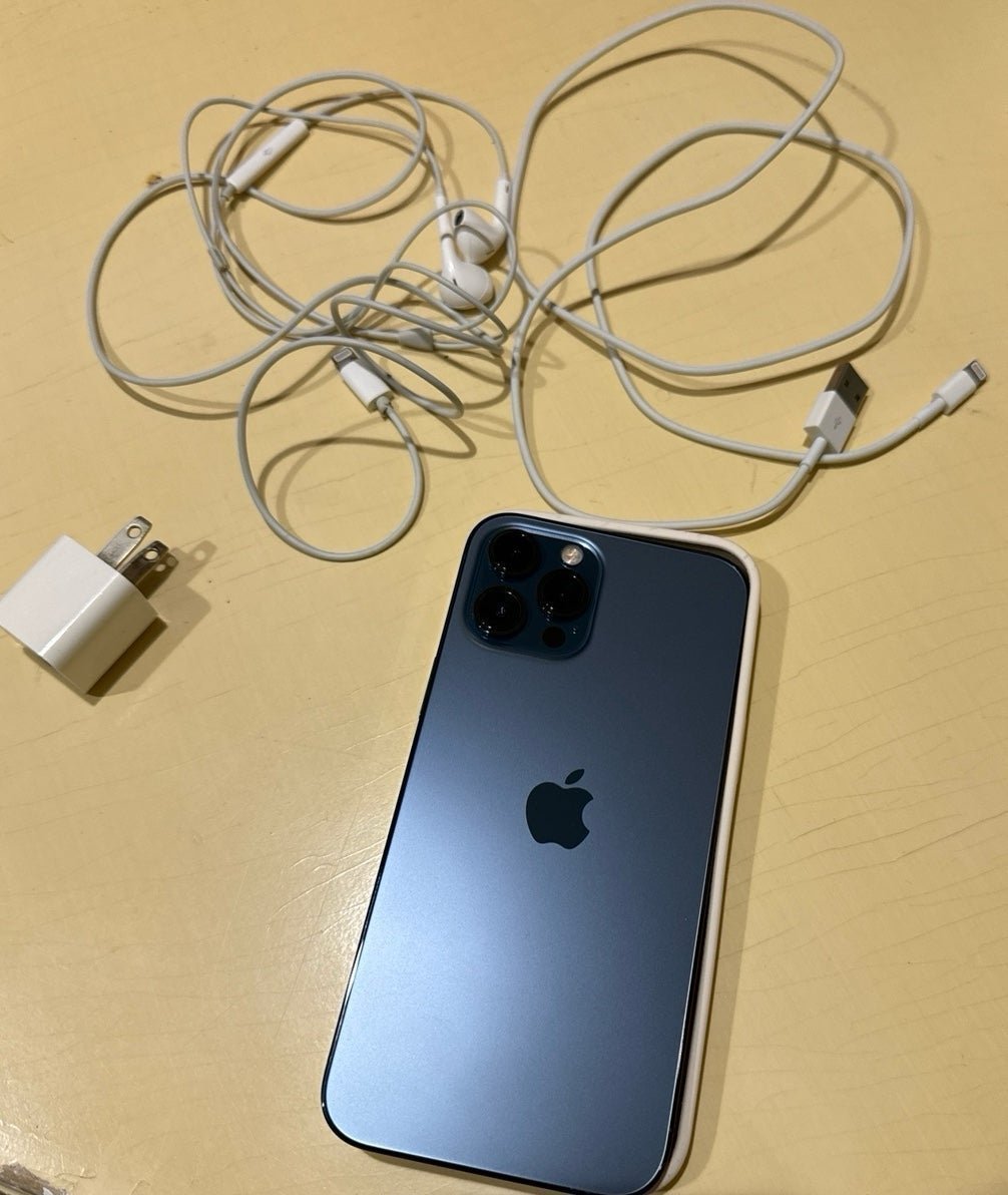 Apple iPhone 12 Pro Max 256 GB in Pacific Blue 6U78