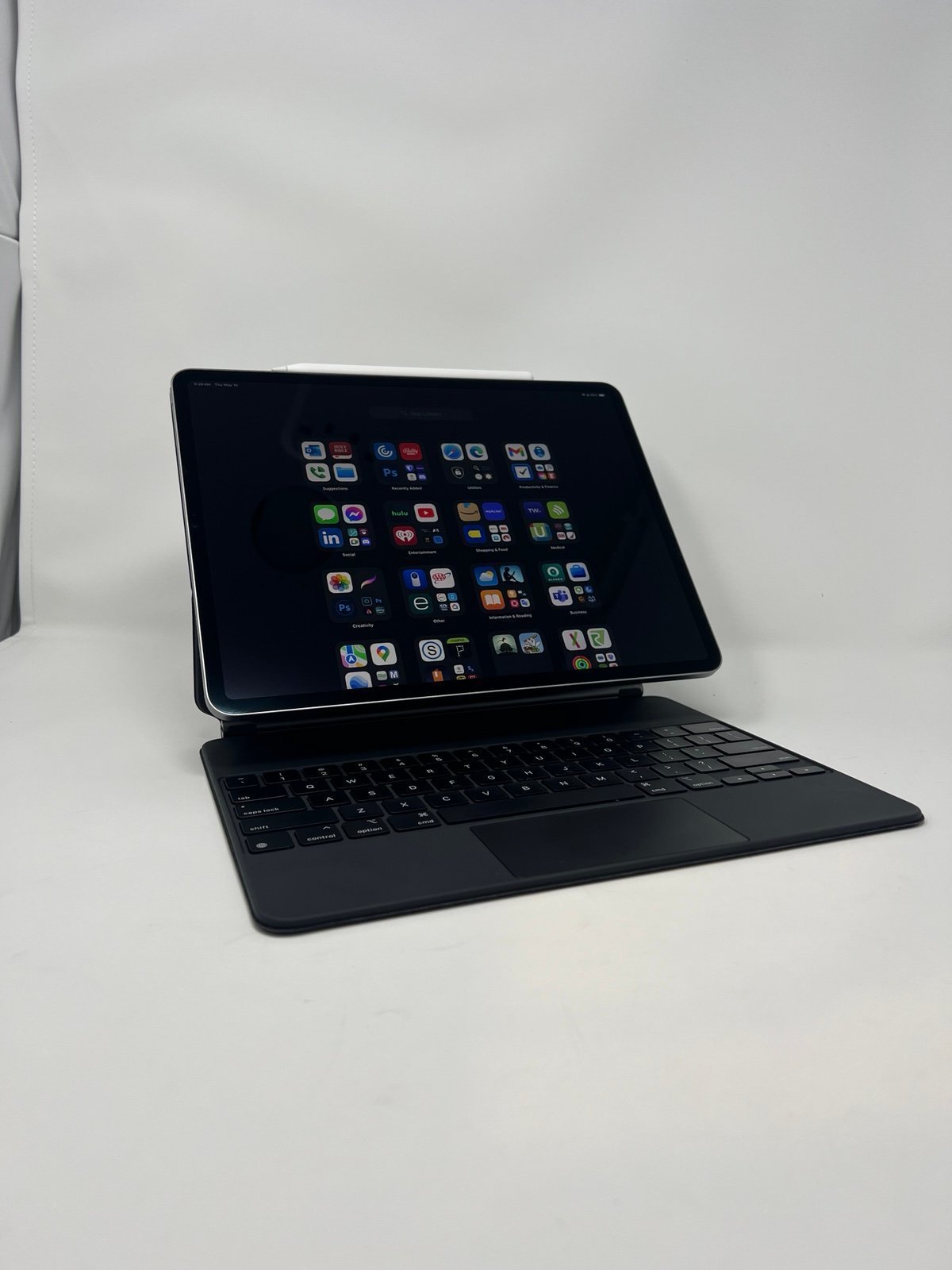 Apple iPad Pro 12.9” inch 6th Generation 1 TB in Space Gray 5E52