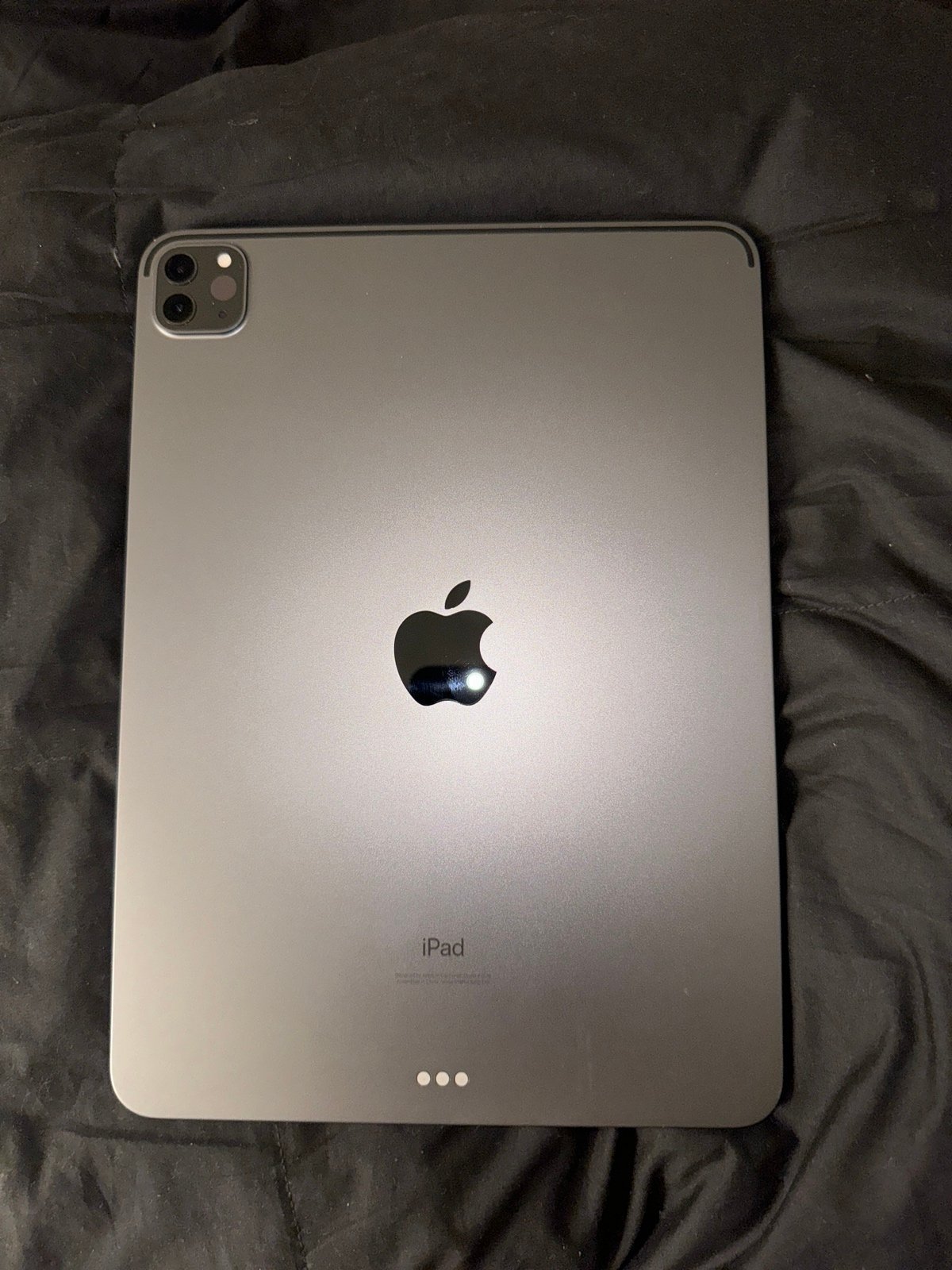 Apple iPad Pro 2nd Generation 11 inch 128 GB Wi-Fi Space Gray with accessories 2A28