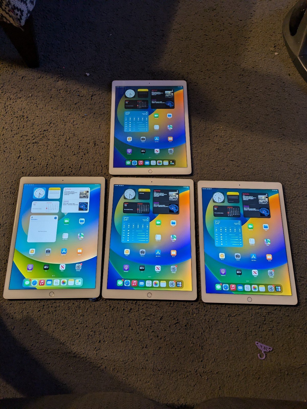 4 iPad pro's 12.9 screen 128gb reserved for trucks 1C39