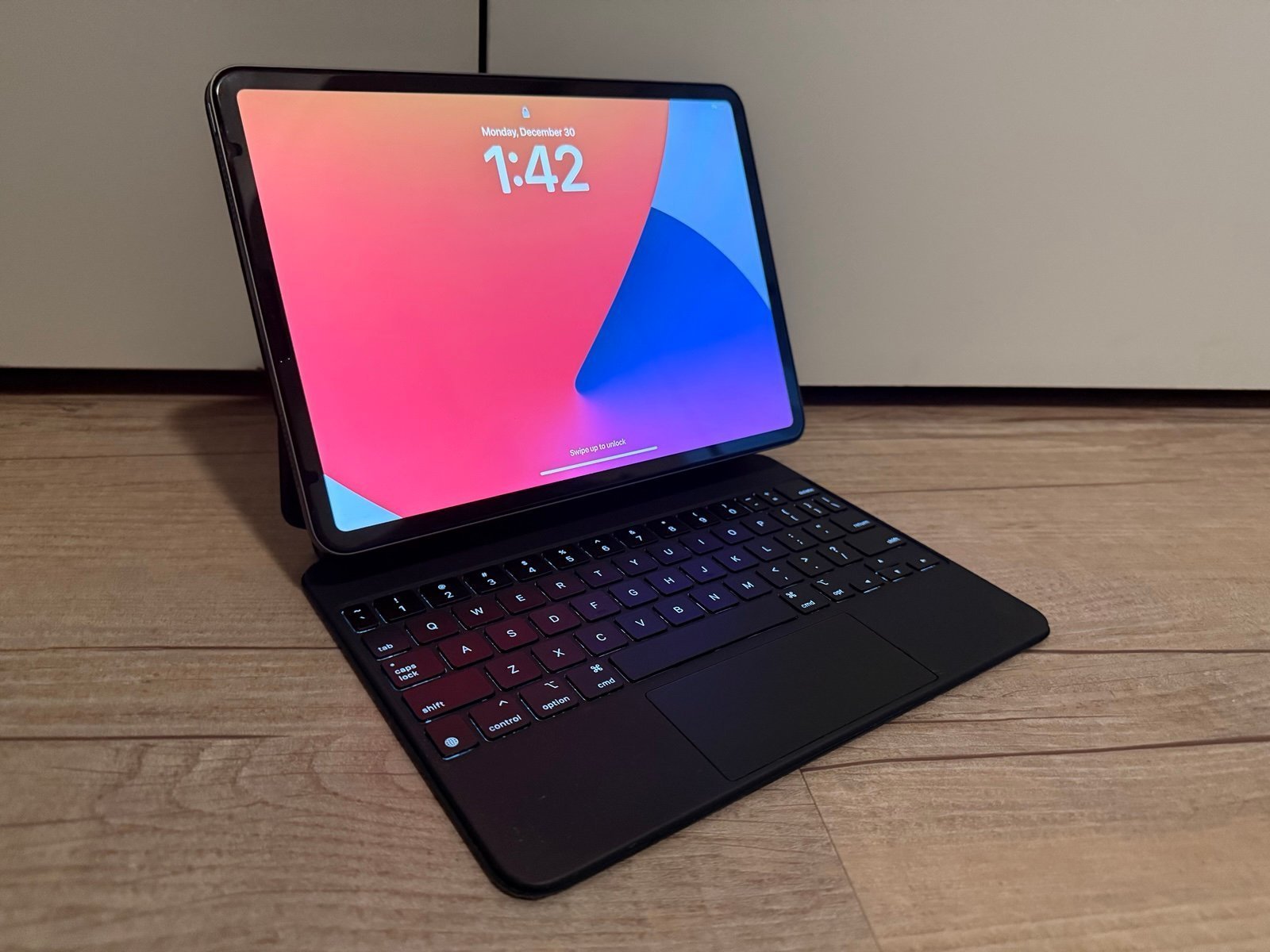 iPad Pro 11” inch 512GB like new with magic keyboard with Apple Pencil MTXT2LL/A 5K67